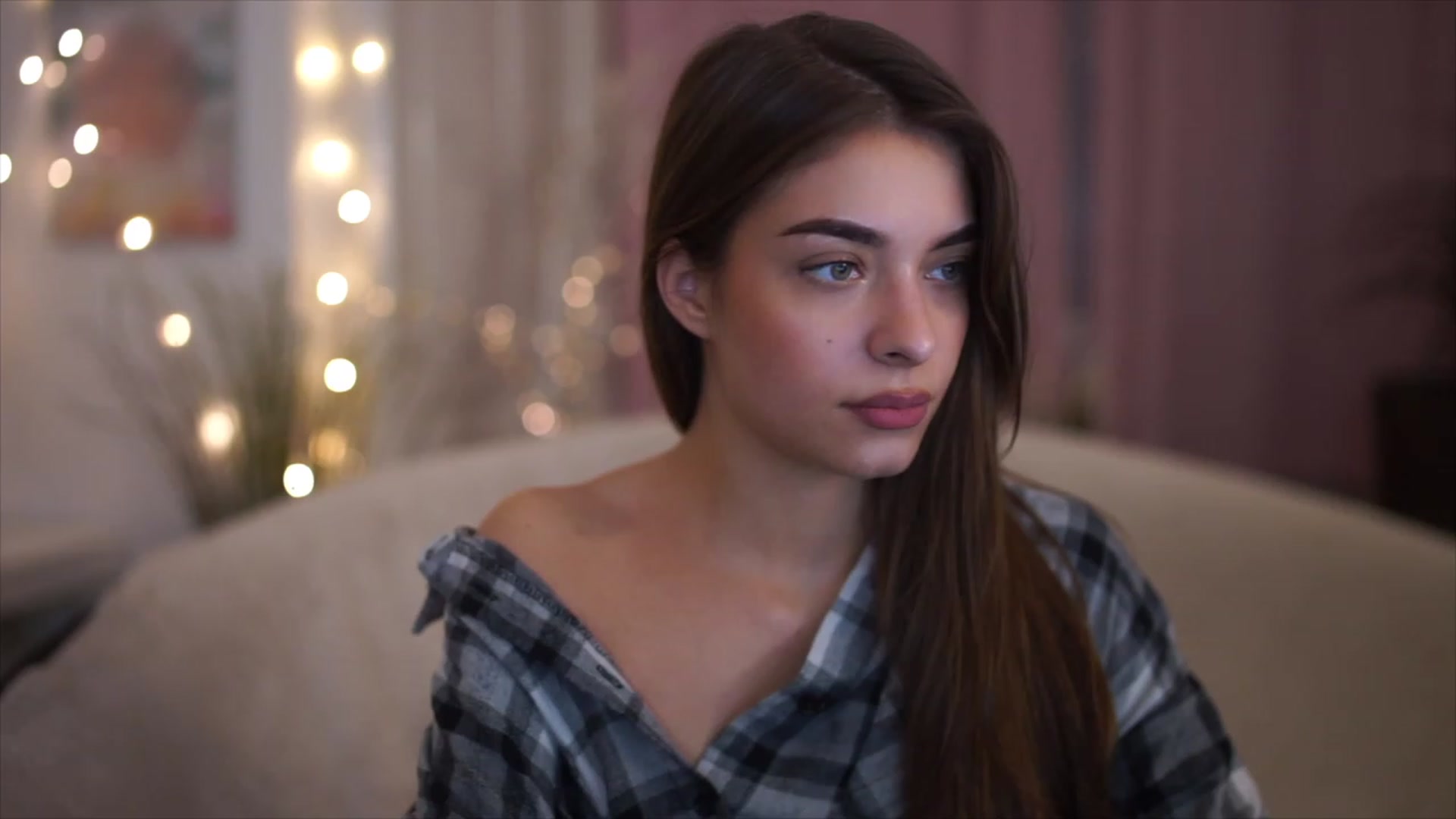 Gallery image thumbnail from Patrascanu333's myfreecams stream on, 11/21/2022, 17:40 image 8 of 20