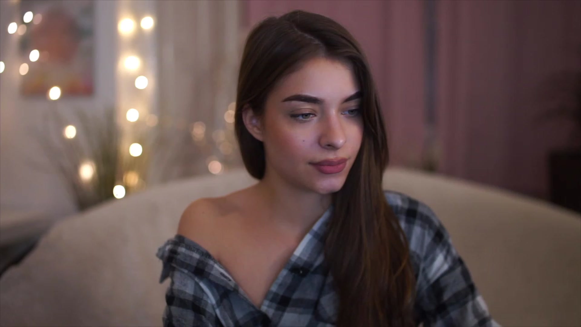 Gallery image thumbnail from Patrascanu333's myfreecams stream on, 11/21/2022, 17:40 image 13 of 20
