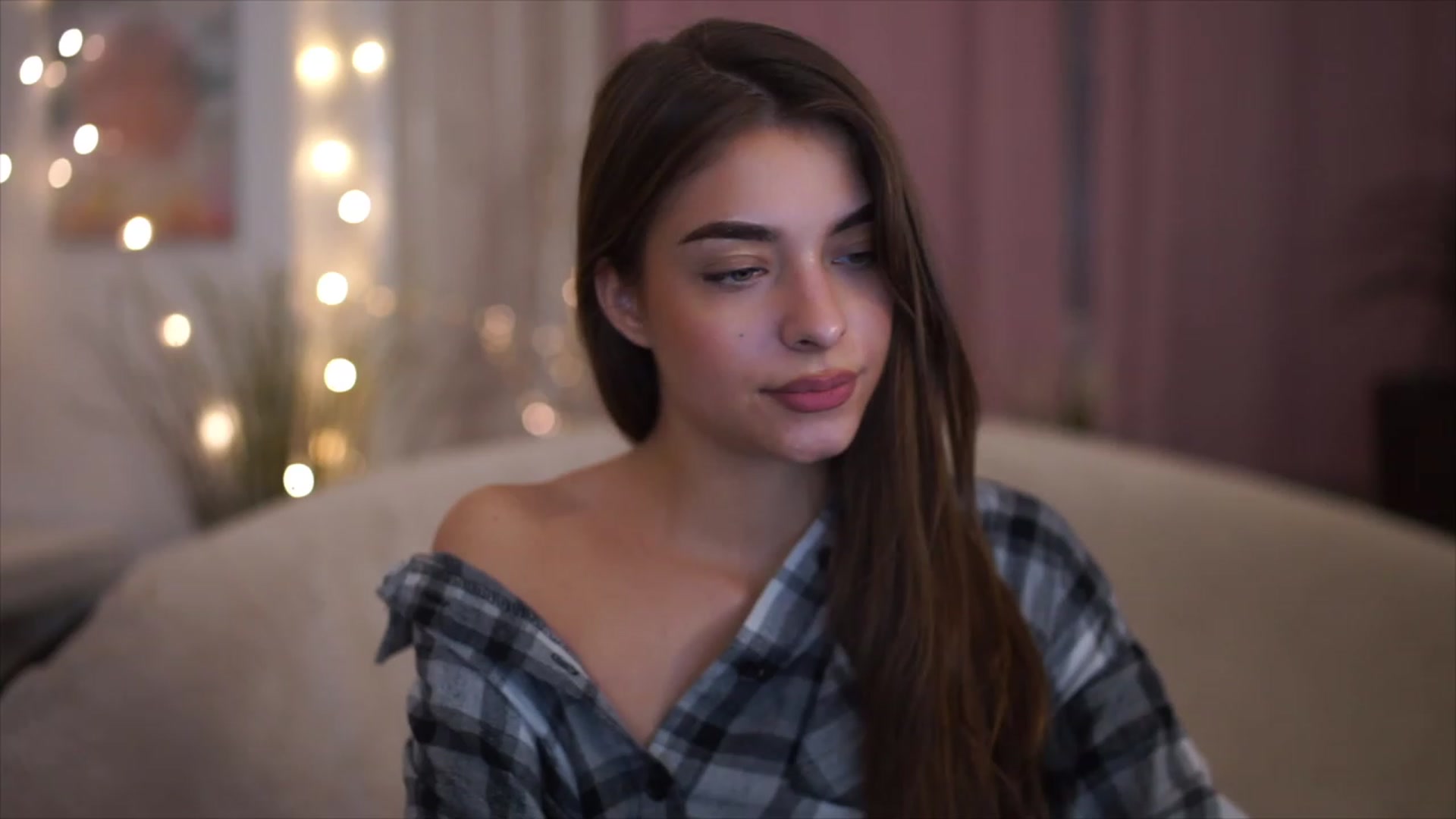 Gallery image thumbnail from Patrascanu333's myfreecams stream on, 11/21/2022, 17:40 image 11 of 20