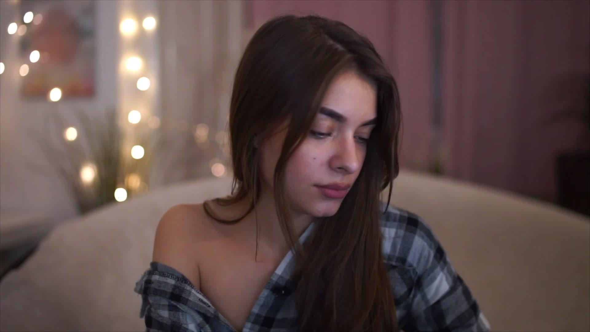 Gallery image thumbnail from Patrascanu333's myfreecams stream on, 11/21/2022, 17:40 image 2 of 20
