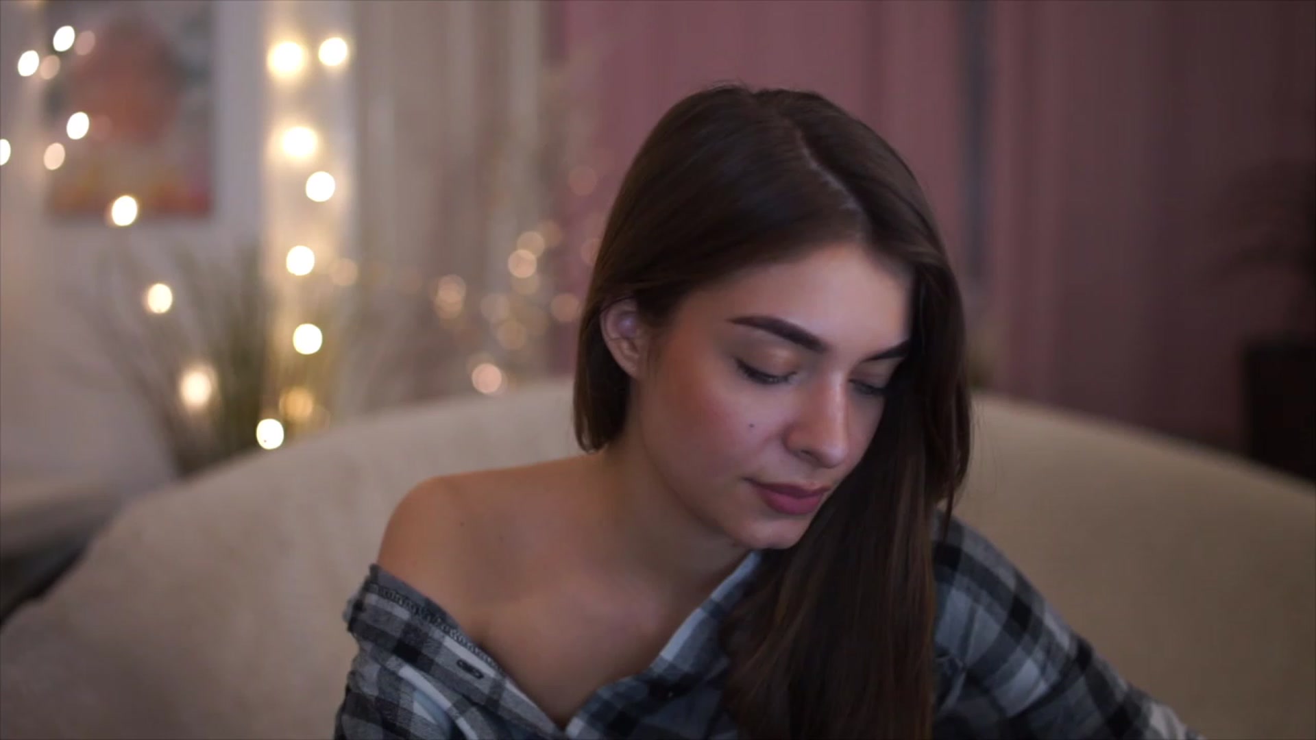Gallery image thumbnail from Patrascanu333's myfreecams stream on, 11/21/2022, 17:40 image 19 of 20