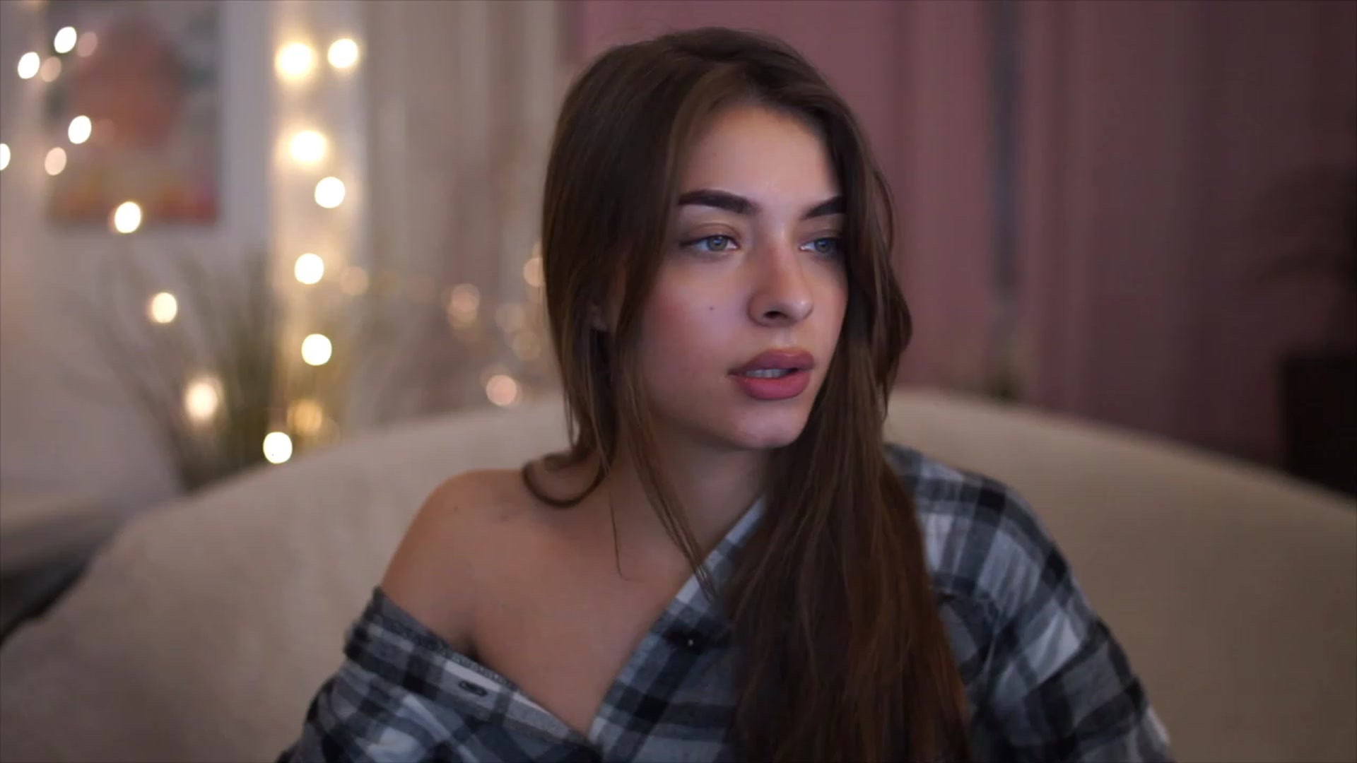 Gallery image thumbnail from Patrascanu333's myfreecams stream on, 11/21/2022, 17:40 image 1 of 20