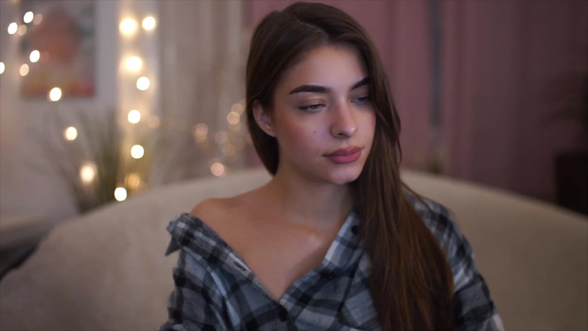 Gallery image thumbnail from Patrascanu333's myfreecams stream on, 11/21/2022, 17:40 image 7 of 20