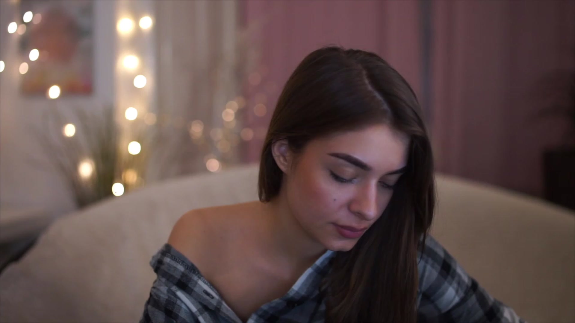 Gallery image thumbnail from Patrascanu333's myfreecams stream on, 11/21/2022, 17:40 image 20 of 20