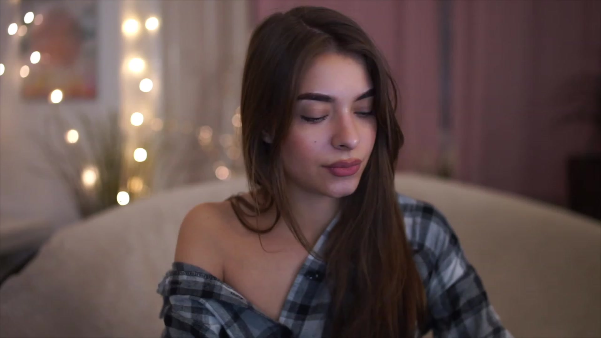 Gallery image thumbnail from Patrascanu333's myfreecams stream on, 11/21/2022, 17:40 image 4 of 20