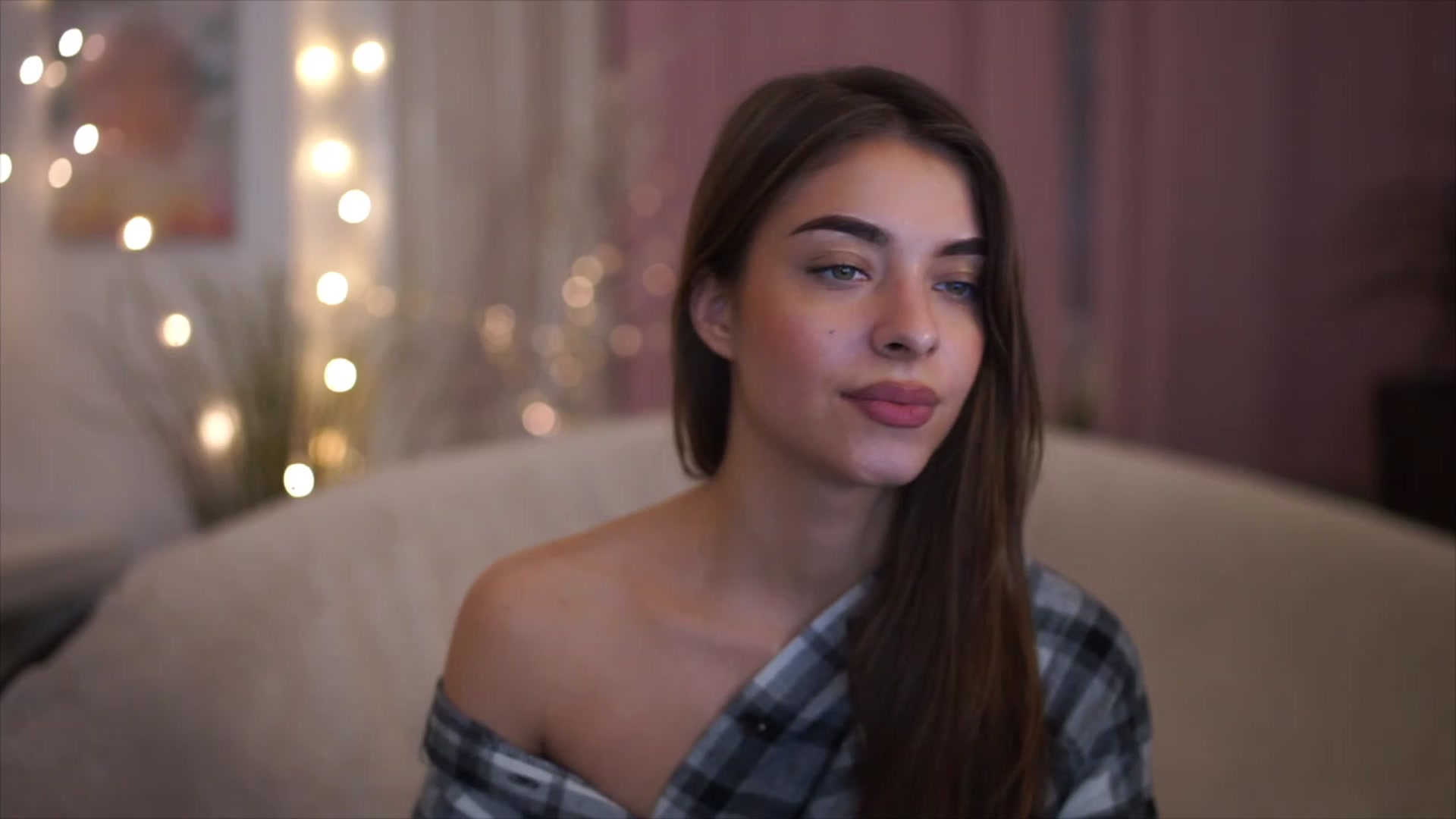 Gallery image thumbnail from Patrascanu333's myfreecams stream on, 11/21/2022, 17:40 image 18 of 20