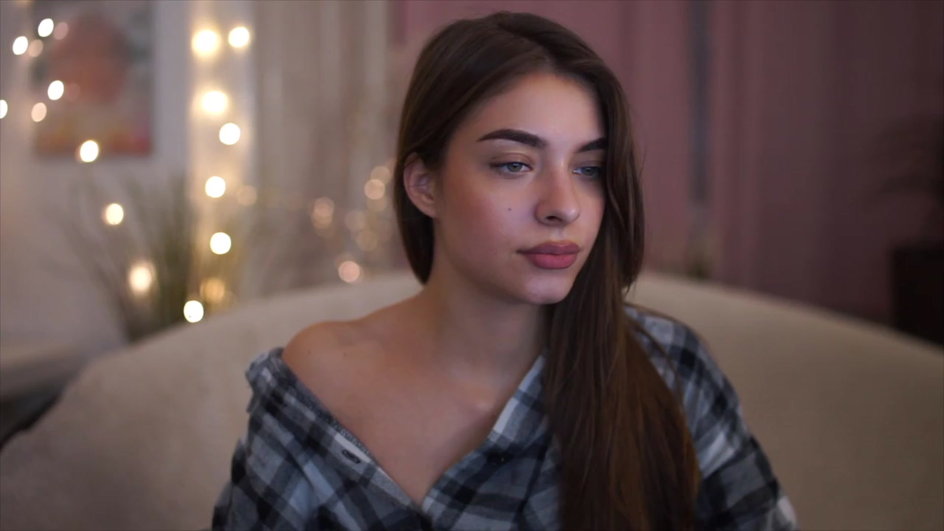 Gallery image thumbnail from Patrascanu333's myfreecams stream on, 11/21/2022, 17:40 image 9 of 20