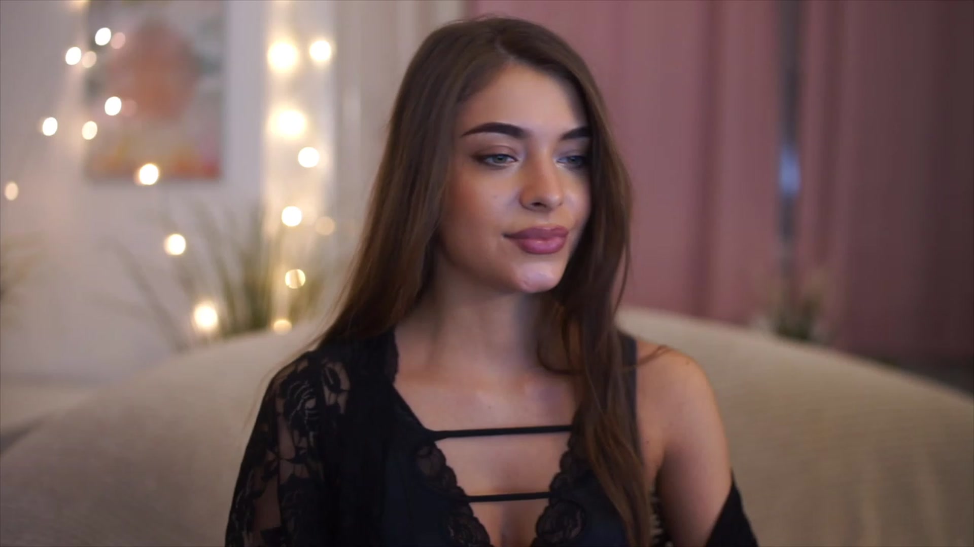 Gallery image thumbnail from Patrascanu333's myfreecams stream on, 11/29/2022, 16:36 image 18 of 20