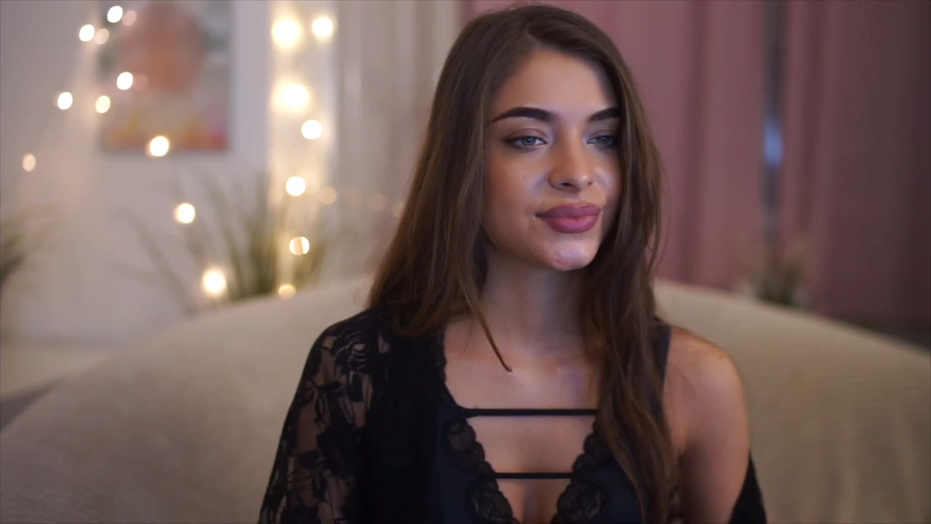 Gallery image thumbnail from Patrascanu333's myfreecams stream on, 11/29/2022, 16:36 image 10 of 20
