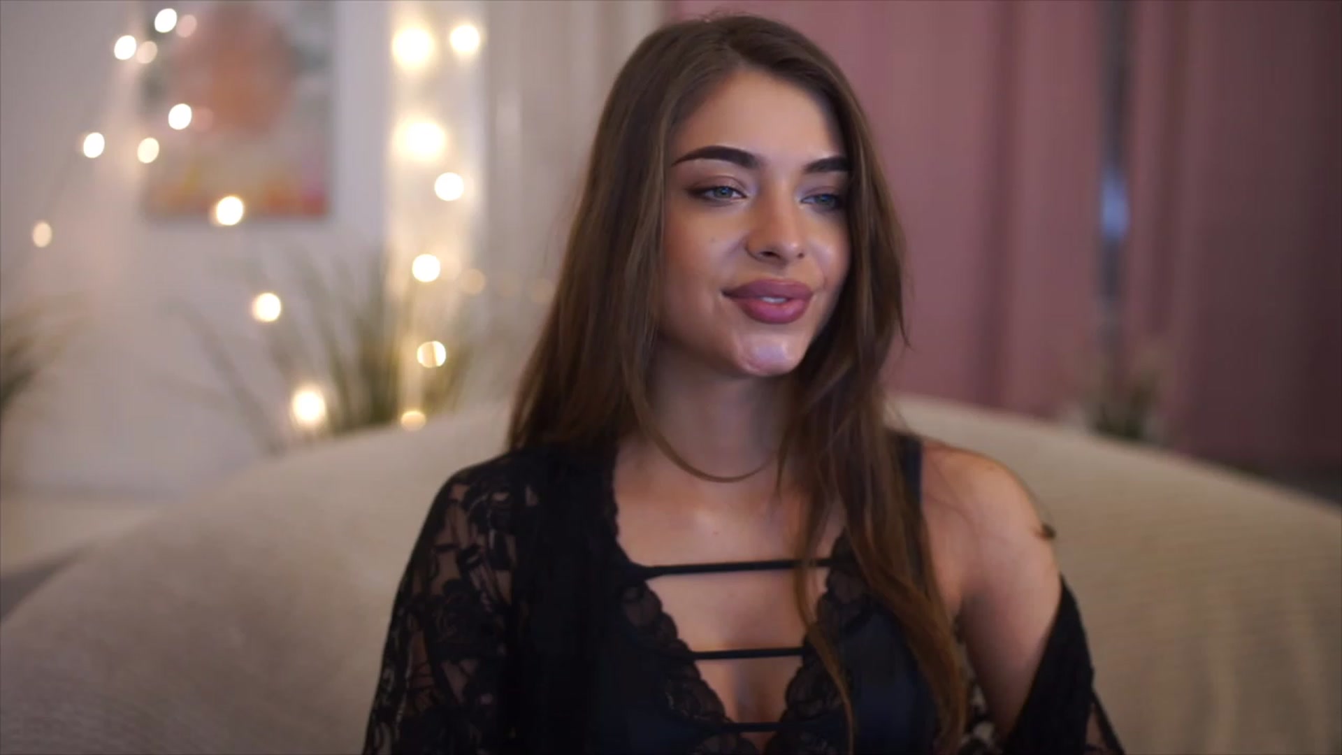 Gallery image thumbnail from Patrascanu333's myfreecams stream on, 11/29/2022, 16:36 image 7 of 20
