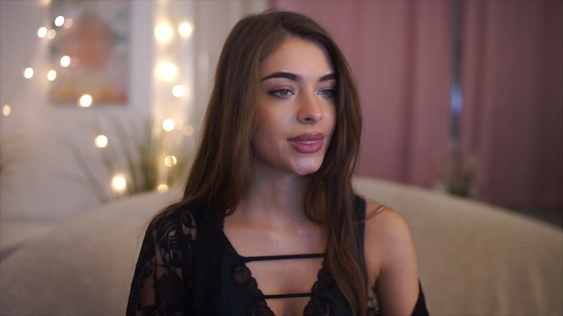 Gallery image thumbnail from Patrascanu333's myfreecams stream on, 11/29/2022, 16:36 image 19 of 20