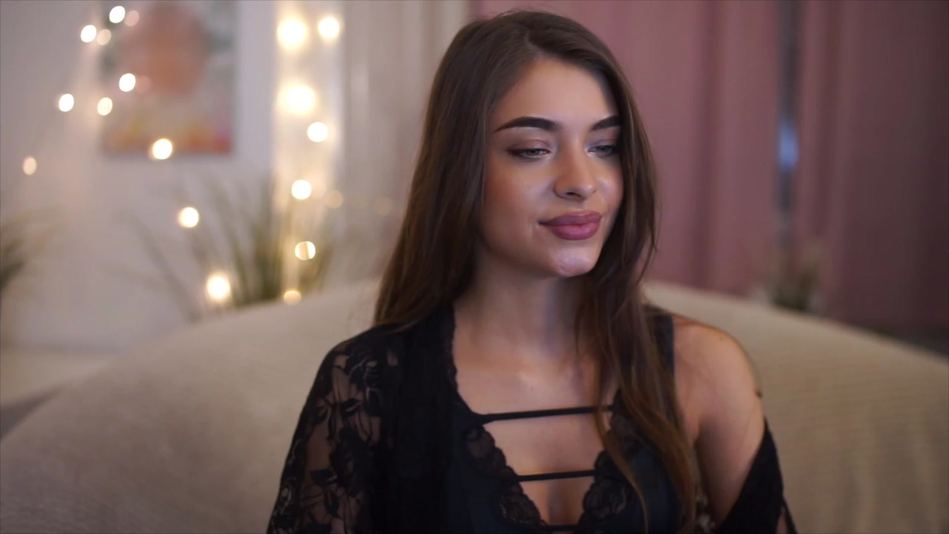 Gallery image thumbnail from Patrascanu333's myfreecams stream on, 11/29/2022, 16:36 image 8 of 20