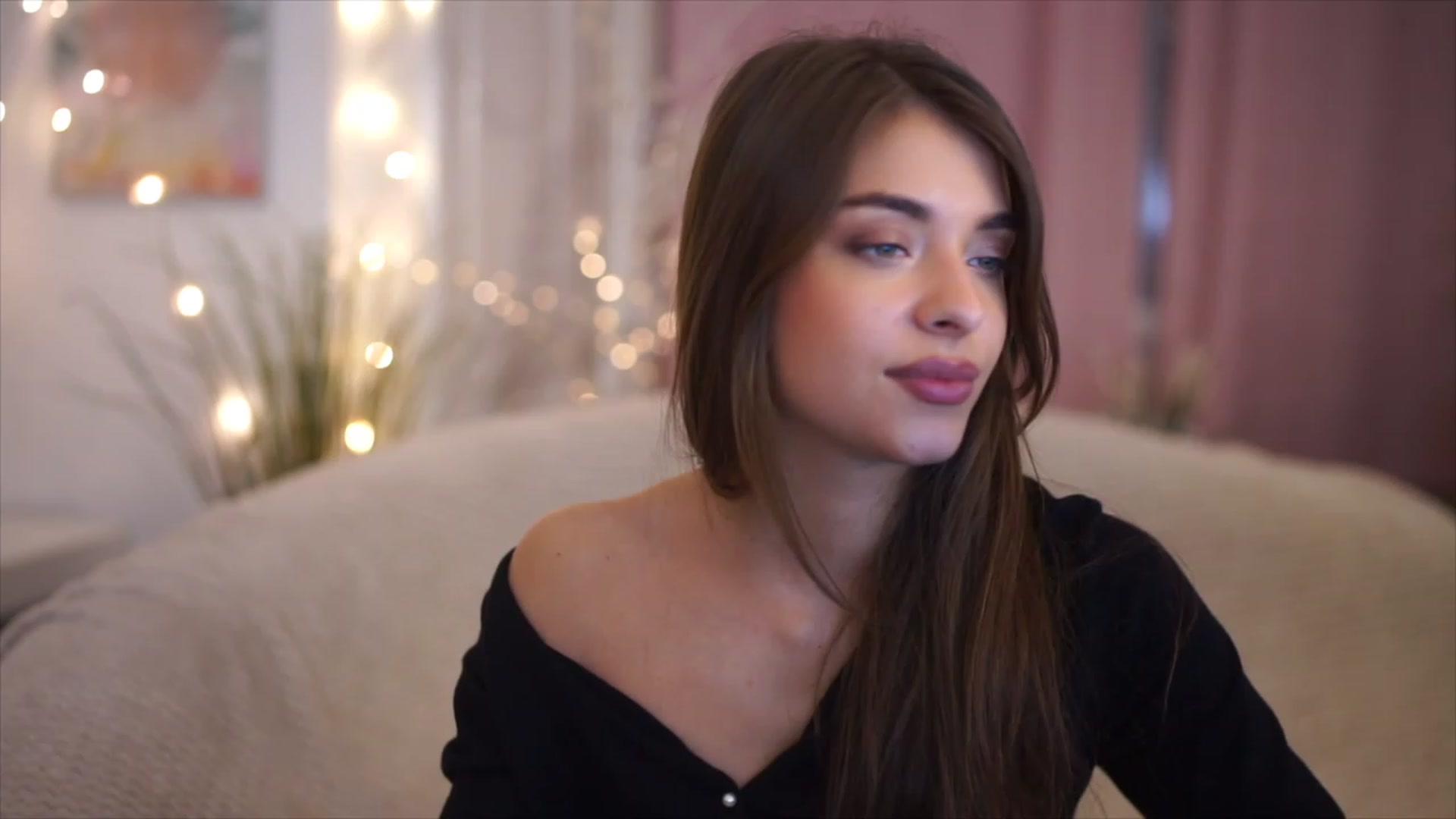 Gallery image thumbnail from Patrascanu333's myfreecams stream on, 12/01/2022, 16:44 image 9 of 20