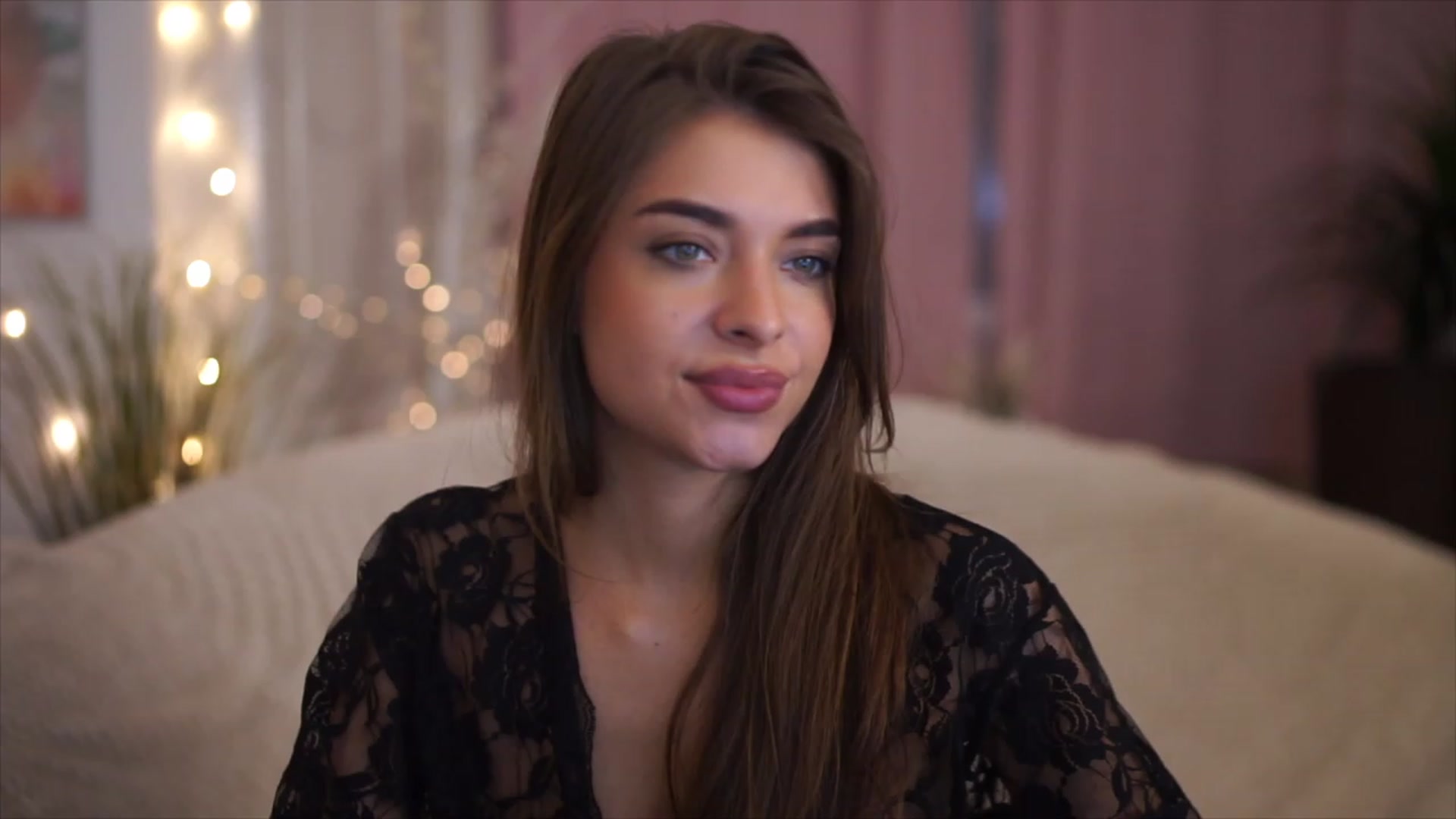 Gallery image thumbnail from Patrascanu333's myfreecams stream on, 12/03/2022, 18:17 image 15 of 20