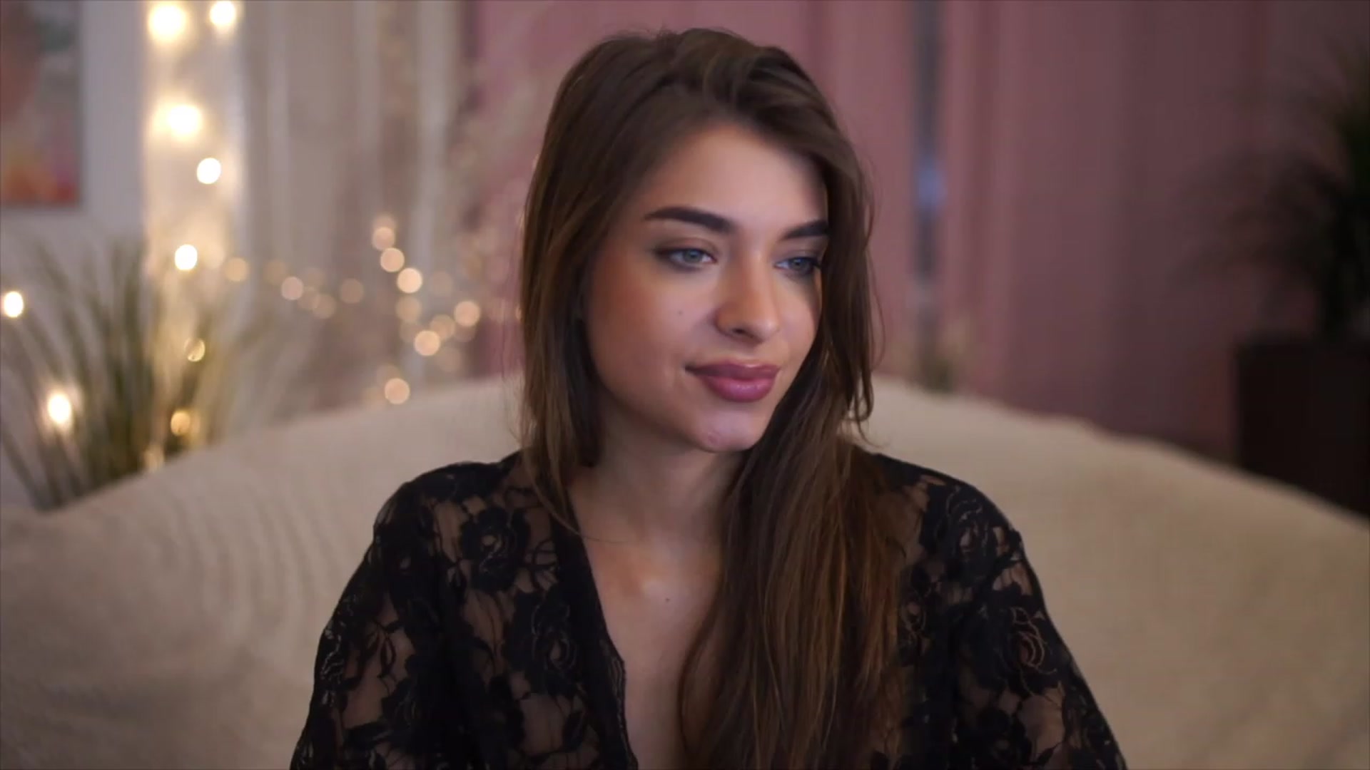 Gallery image thumbnail from Patrascanu333's myfreecams stream on, 12/03/2022, 18:17 image 12 of 20