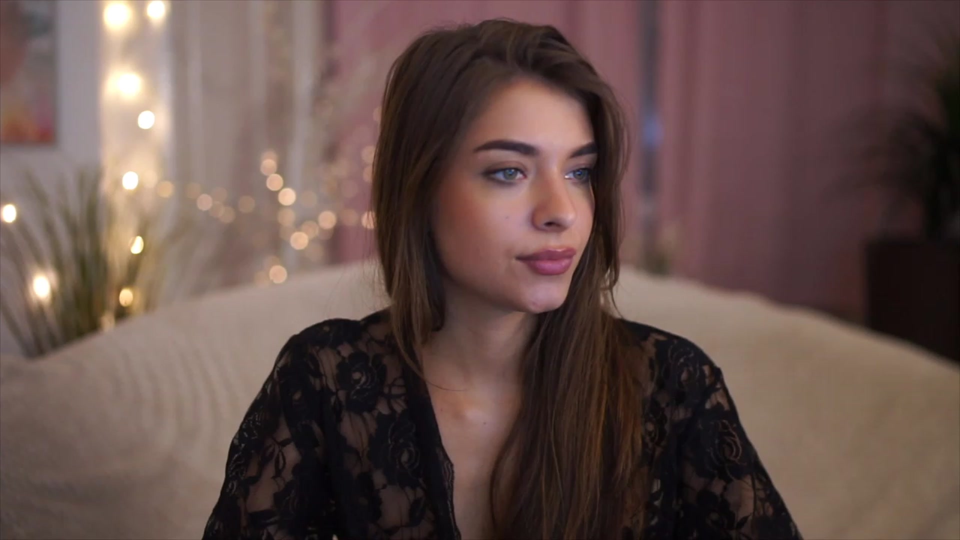 Gallery image thumbnail from Patrascanu333's myfreecams stream on, 12/03/2022, 18:17 image 14 of 20