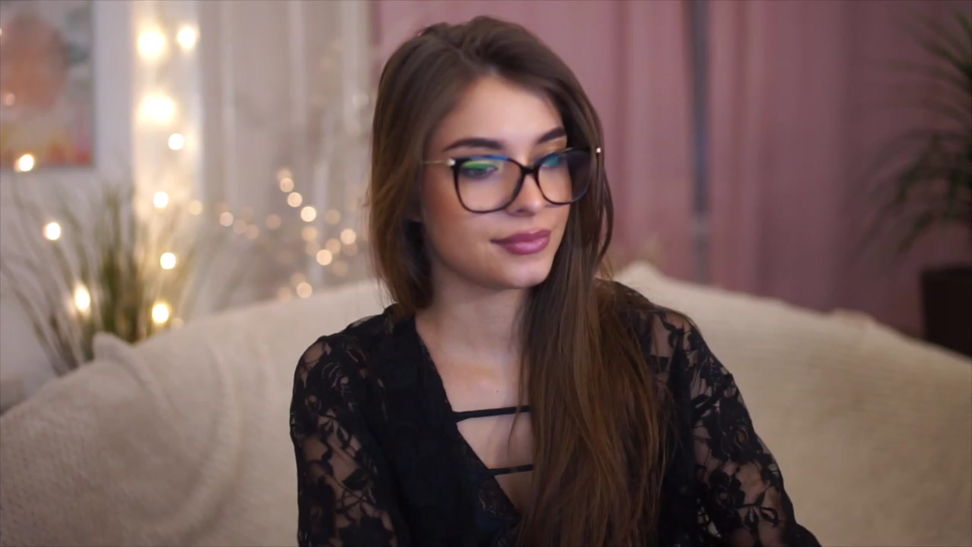 Gallery image thumbnail from Patrascanu333's myfreecams stream on, 12/05/2022, 16:19 image 15 of 20