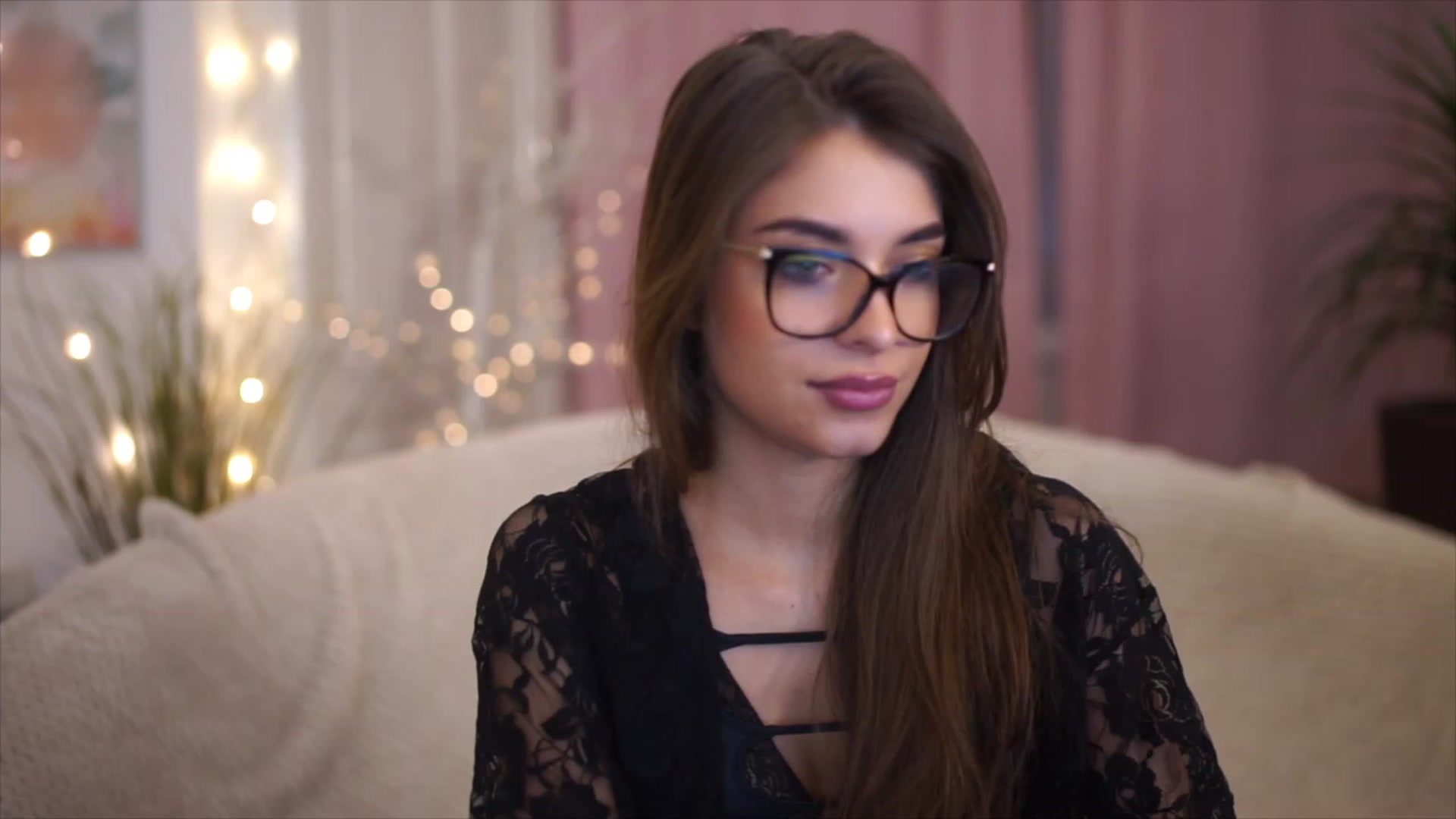 Gallery image thumbnail from Patrascanu333's myfreecams stream on, 12/05/2022, 16:19 image 17 of 20