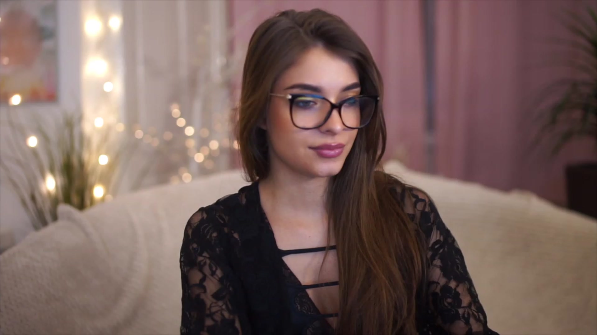 Gallery image thumbnail from Patrascanu333's myfreecams stream on, 12/05/2022, 16:19 image 13 of 20