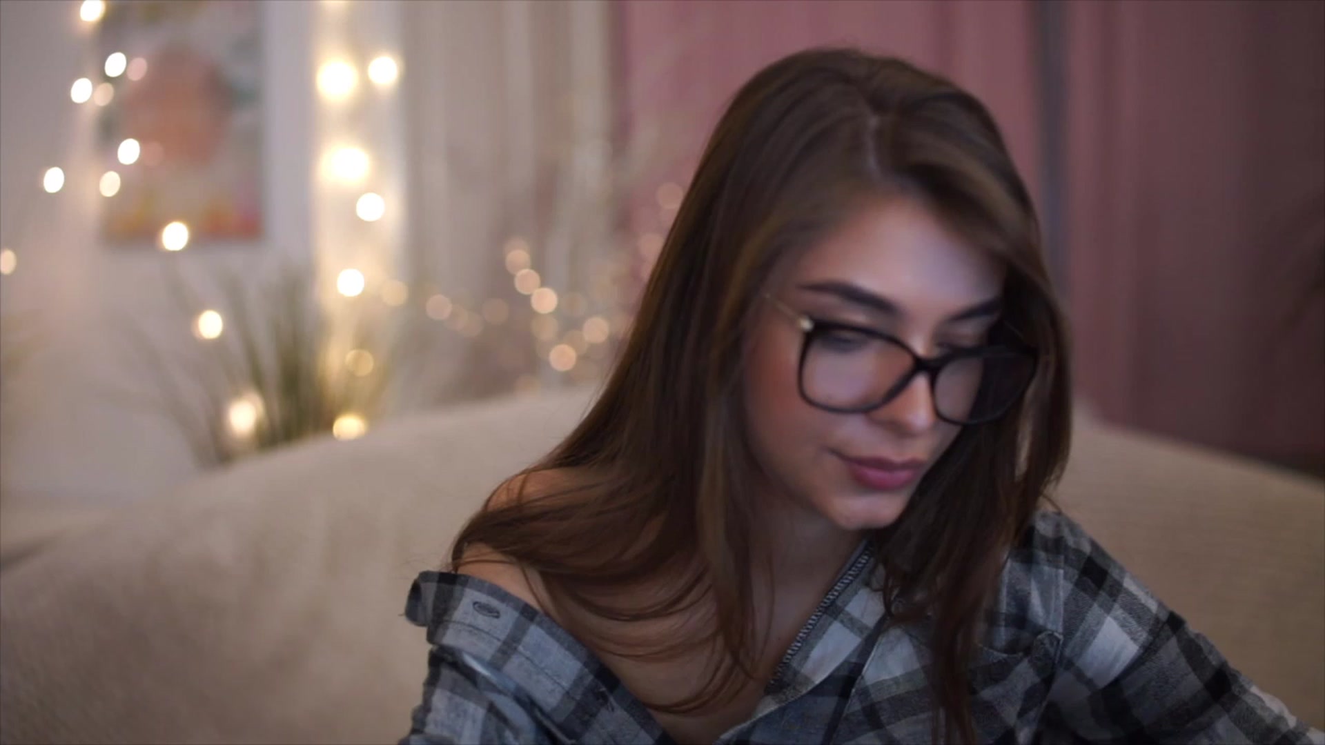 Gallery image thumbnail from Patrascanu333's myfreecams stream on, 12/06/2022, 18:02 image 15 of 20