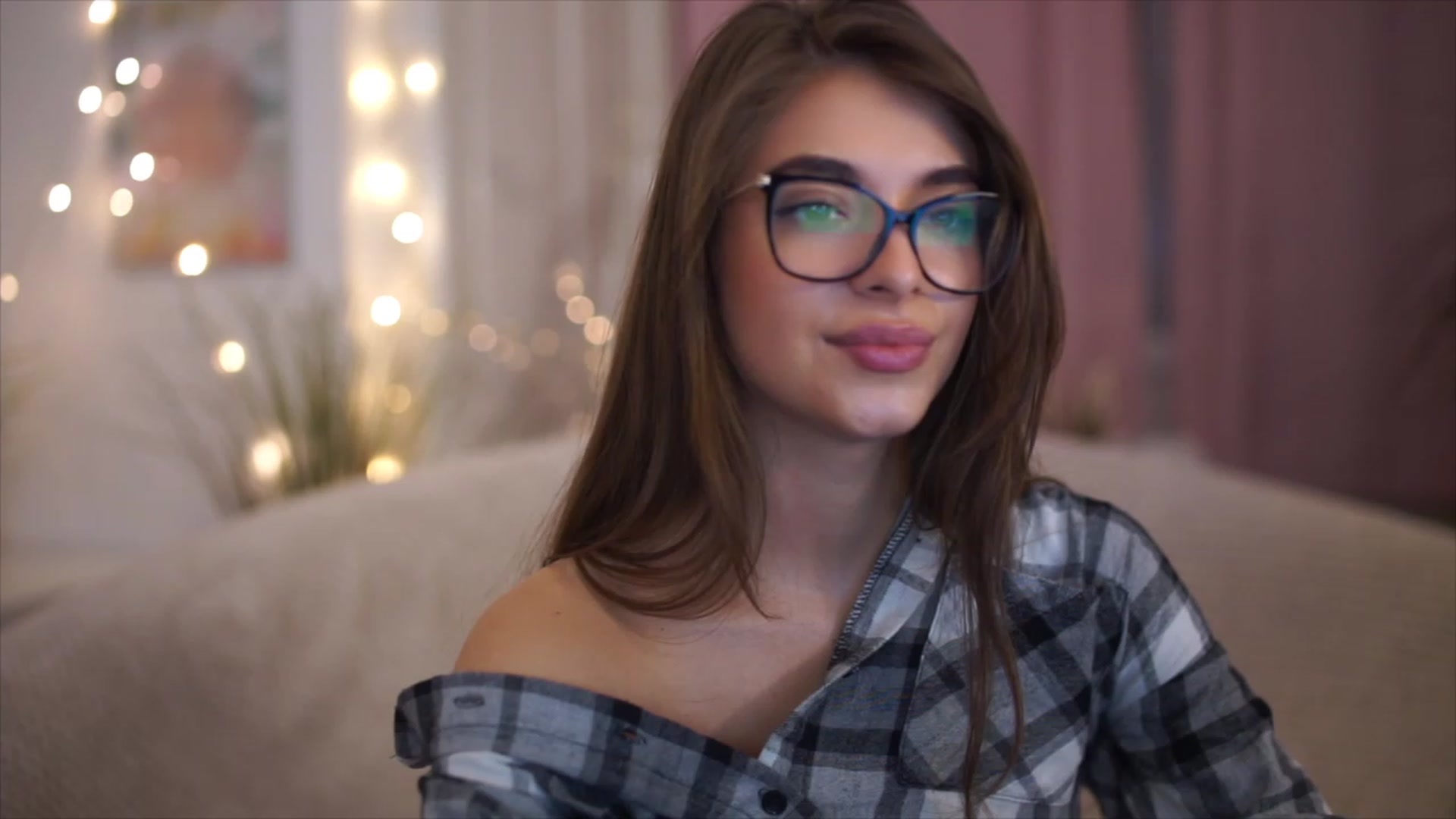 Gallery image thumbnail from Patrascanu333's myfreecams stream on, 12/06/2022, 18:02 image 12 of 20