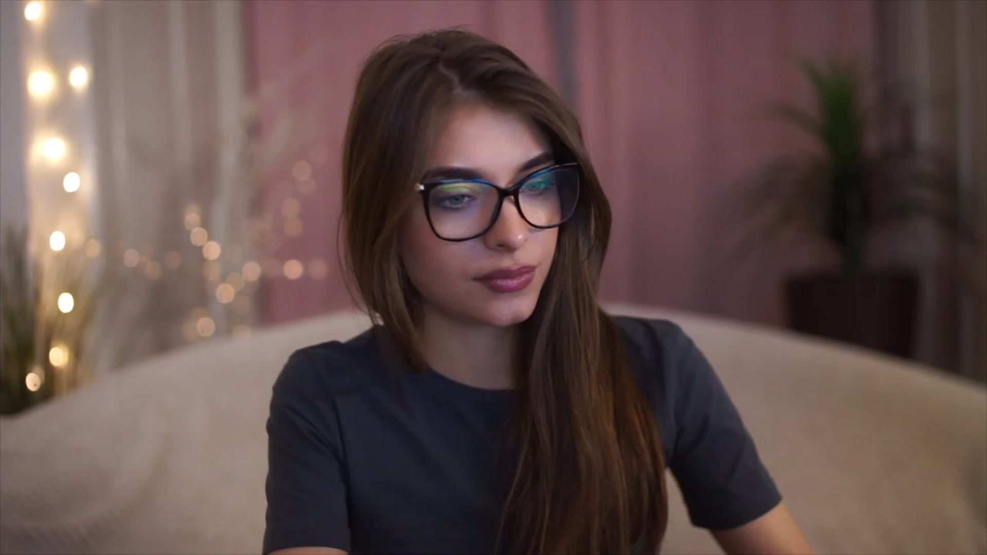 Gallery image thumbnail from Patrascanu333's myfreecams stream on, 12/07/2022, 16:49 image 15 of 20
