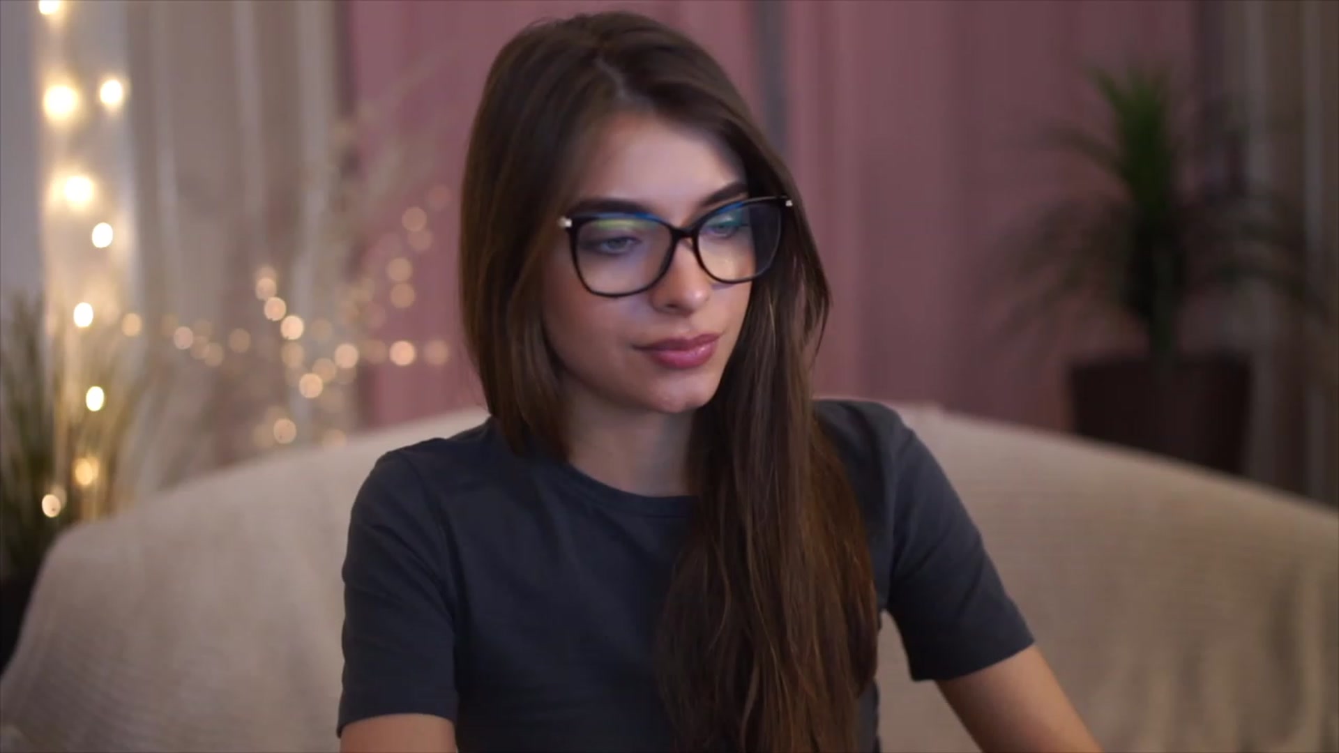 Gallery image thumbnail from Patrascanu333's myfreecams stream on, 12/07/2022, 18:11 image 9 of 20