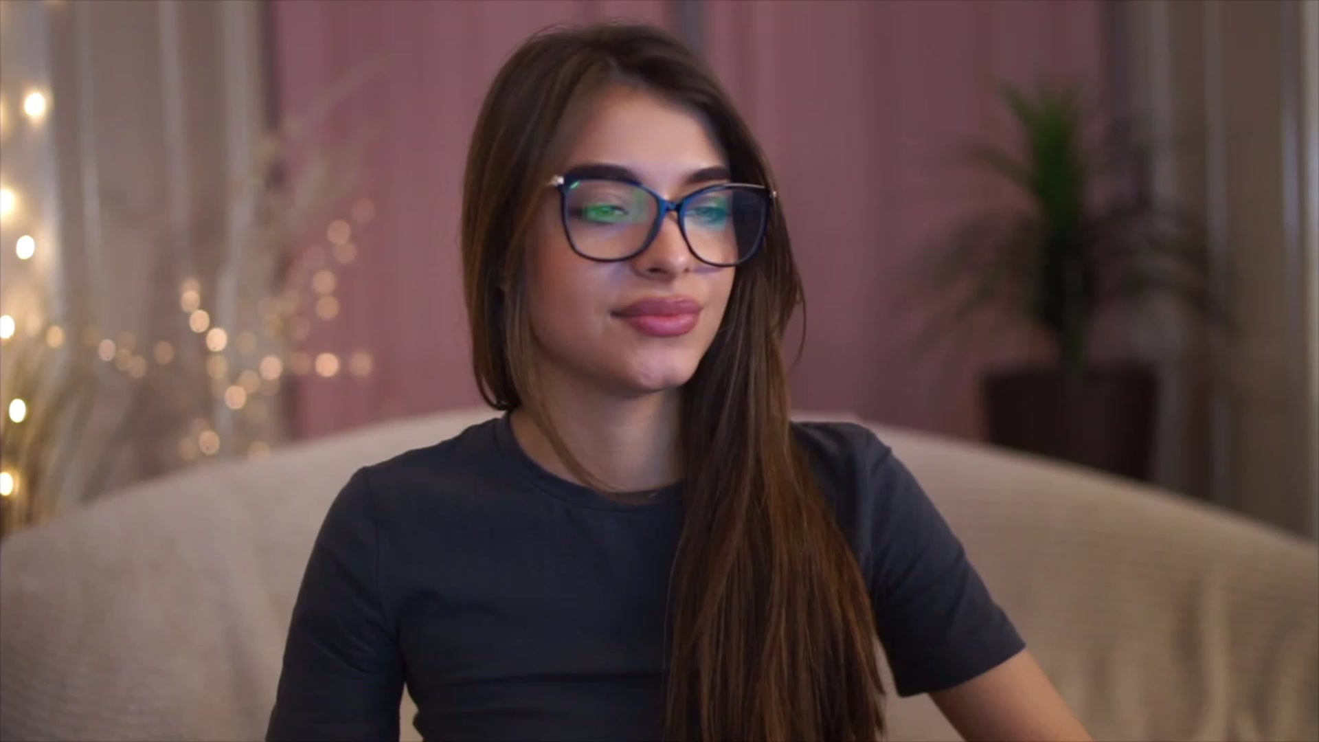 Gallery image thumbnail from Patrascanu333's myfreecams stream on, 12/07/2022, 18:11 image 13 of 20