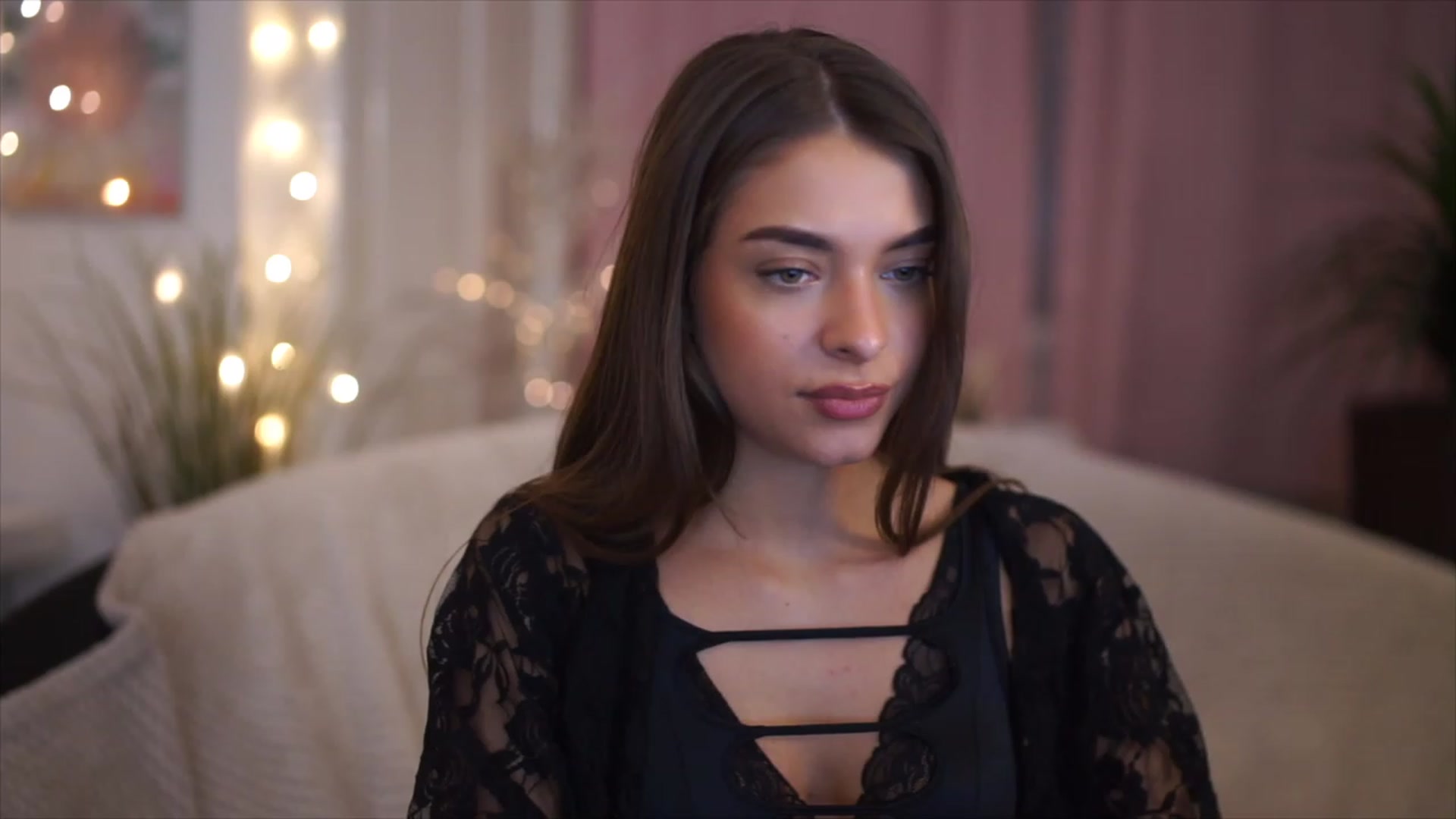 Gallery image thumbnail from Patrascanu333's myfreecams stream on, 12/09/2022, 18:28 image 12 of 20