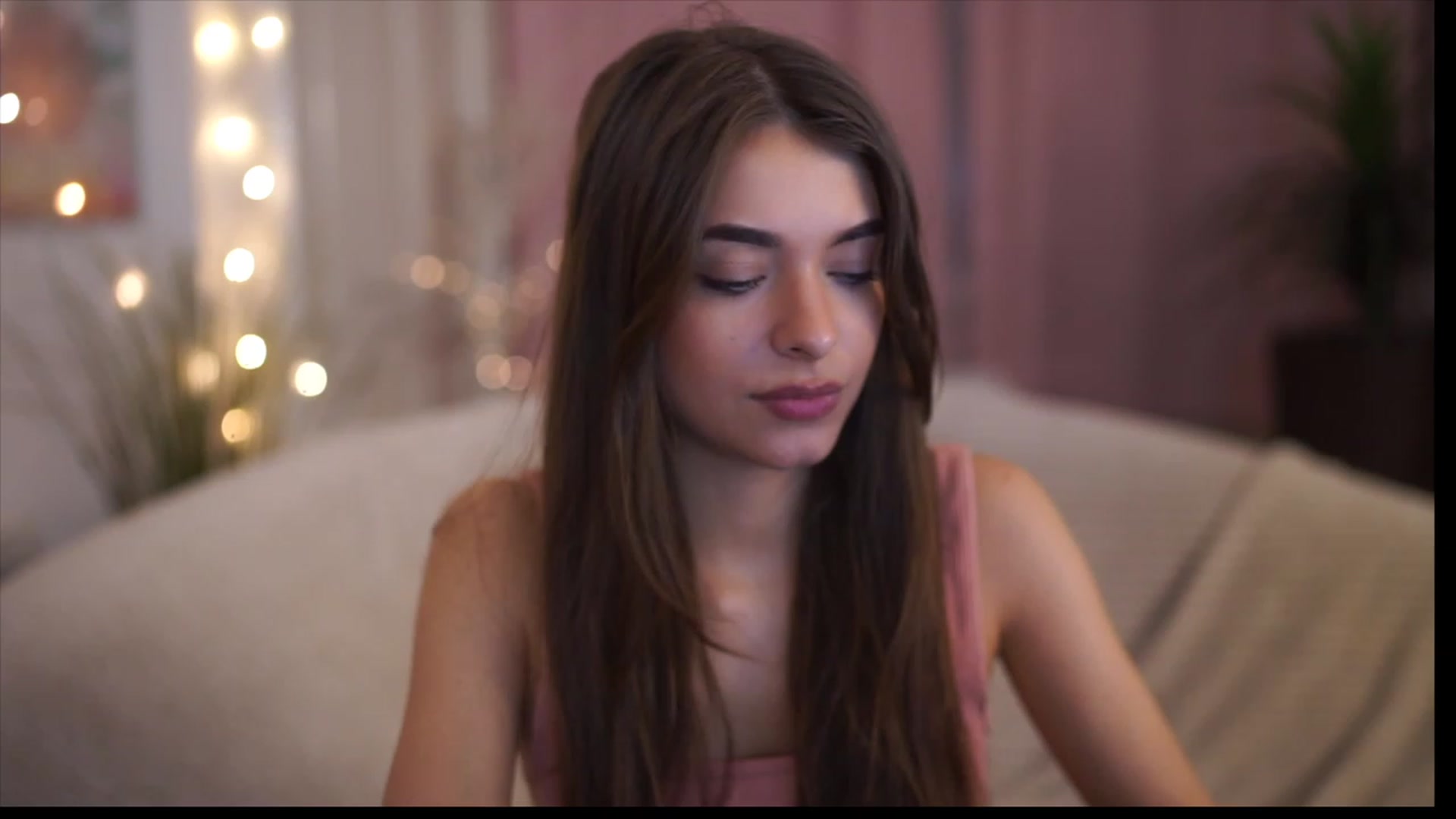 Gallery image thumbnail from Patrascanu333's myfreecams stream on, 12/10/2022, 12:57 image 14 of 20