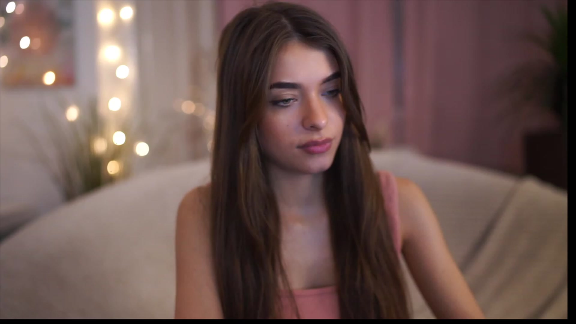 Gallery image thumbnail from Patrascanu333's myfreecams stream on, 12/10/2022, 12:57 image 17 of 20