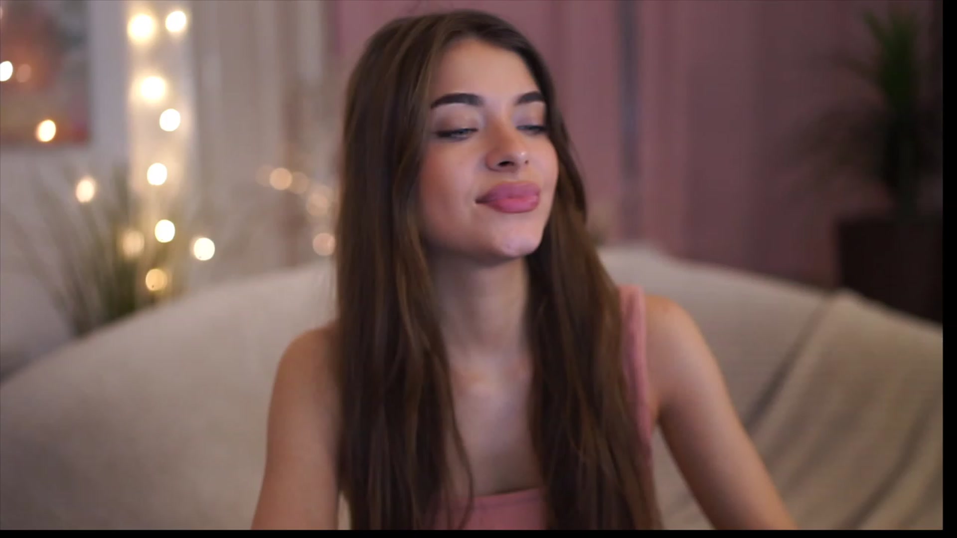 Gallery image thumbnail from Patrascanu333's myfreecams stream on, 12/10/2022, 12:57 image 7 of 20