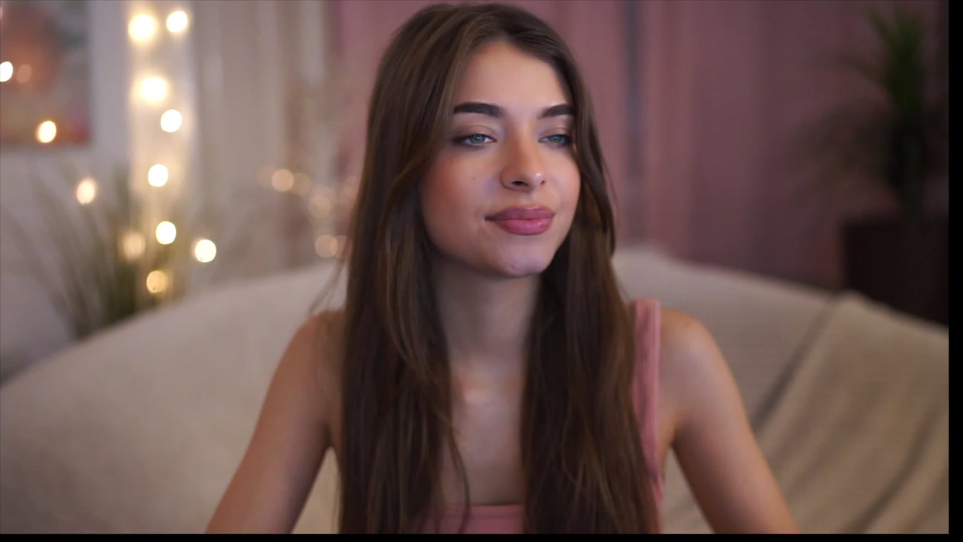 Gallery image thumbnail from Patrascanu333's myfreecams stream on, 12/10/2022, 12:57 image 12 of 20
