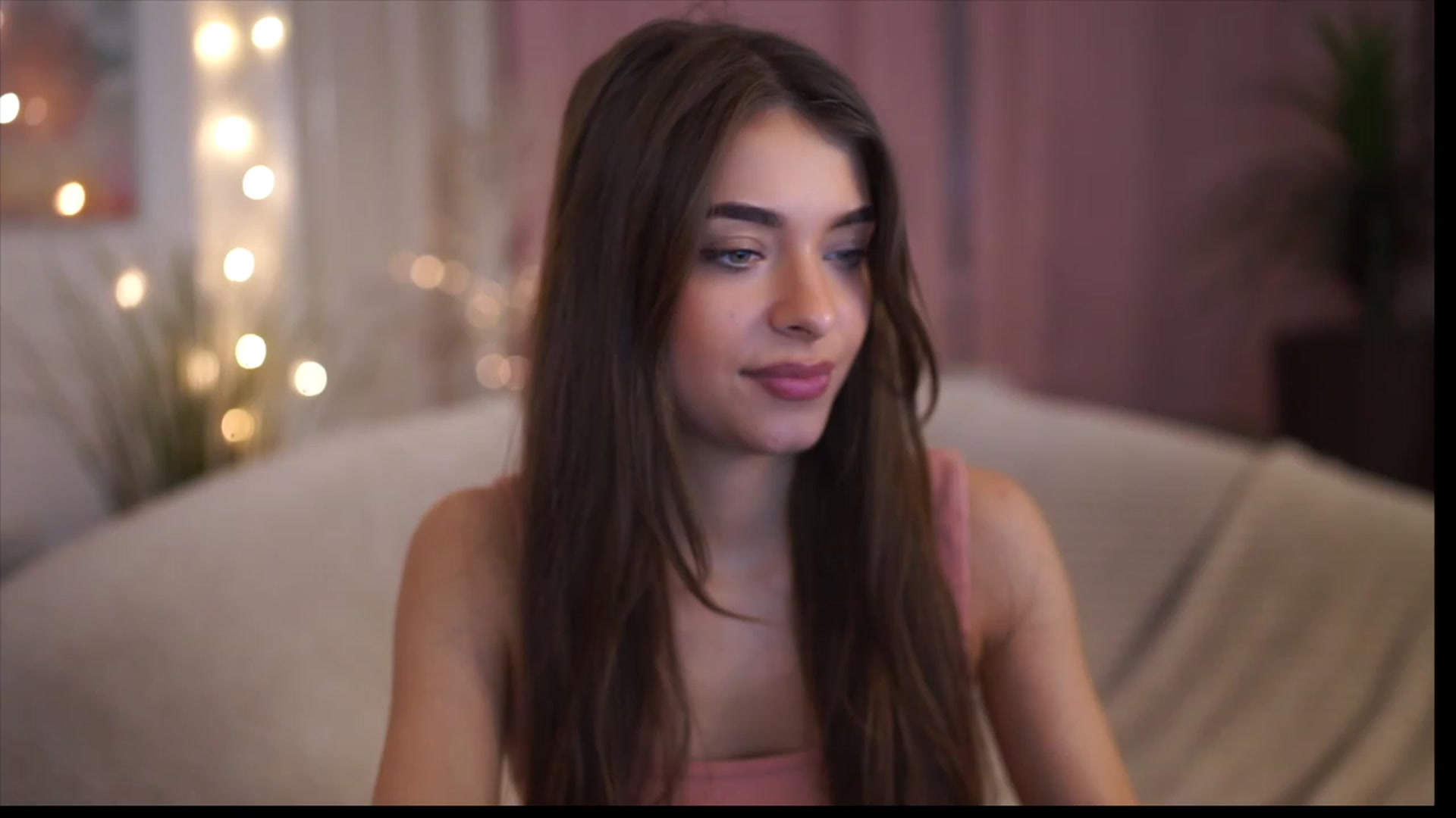 Gallery image thumbnail from Patrascanu333's myfreecams stream on, 12/10/2022, 12:57 image 4 of 20