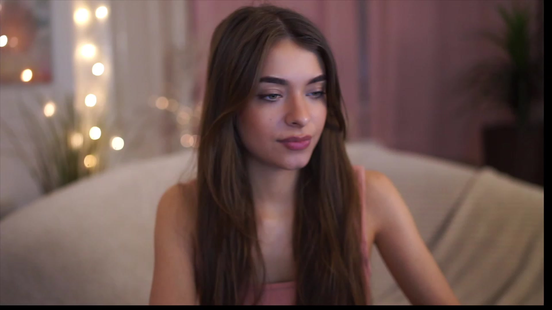 Gallery image thumbnail from Patrascanu333's myfreecams stream on, 12/10/2022, 12:57 image 11 of 20