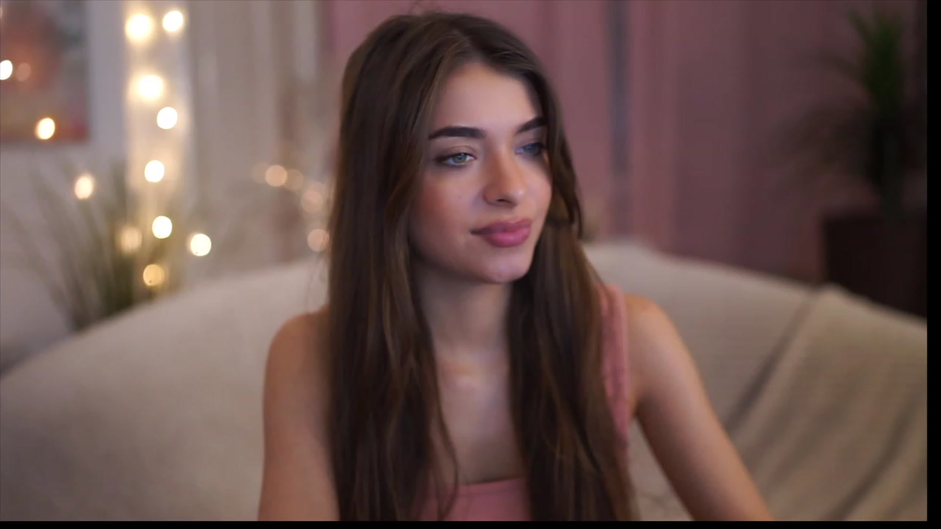 Gallery image thumbnail from Patrascanu333's myfreecams stream on, 12/10/2022, 12:57 image 6 of 20