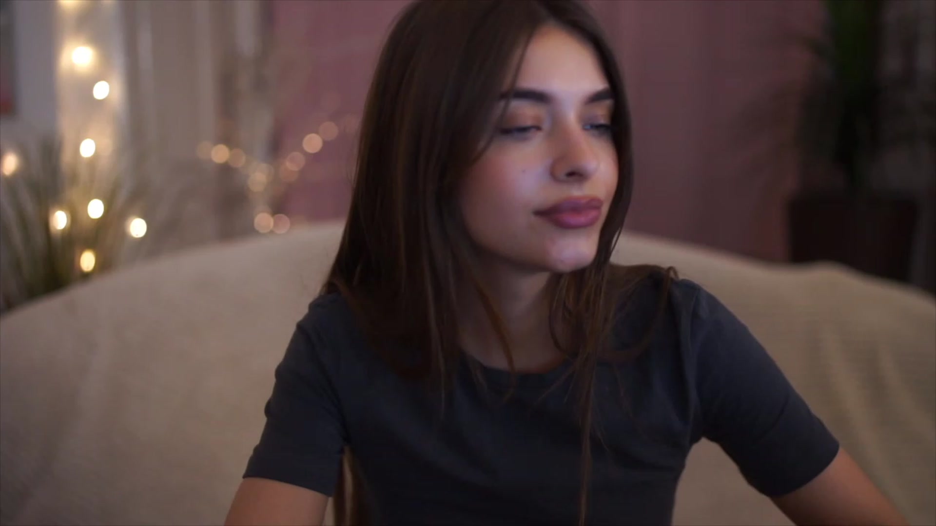 Gallery image thumbnail from Patrascanu333's myfreecams stream on, 12/15/2022, 16:47 image 7 of 20