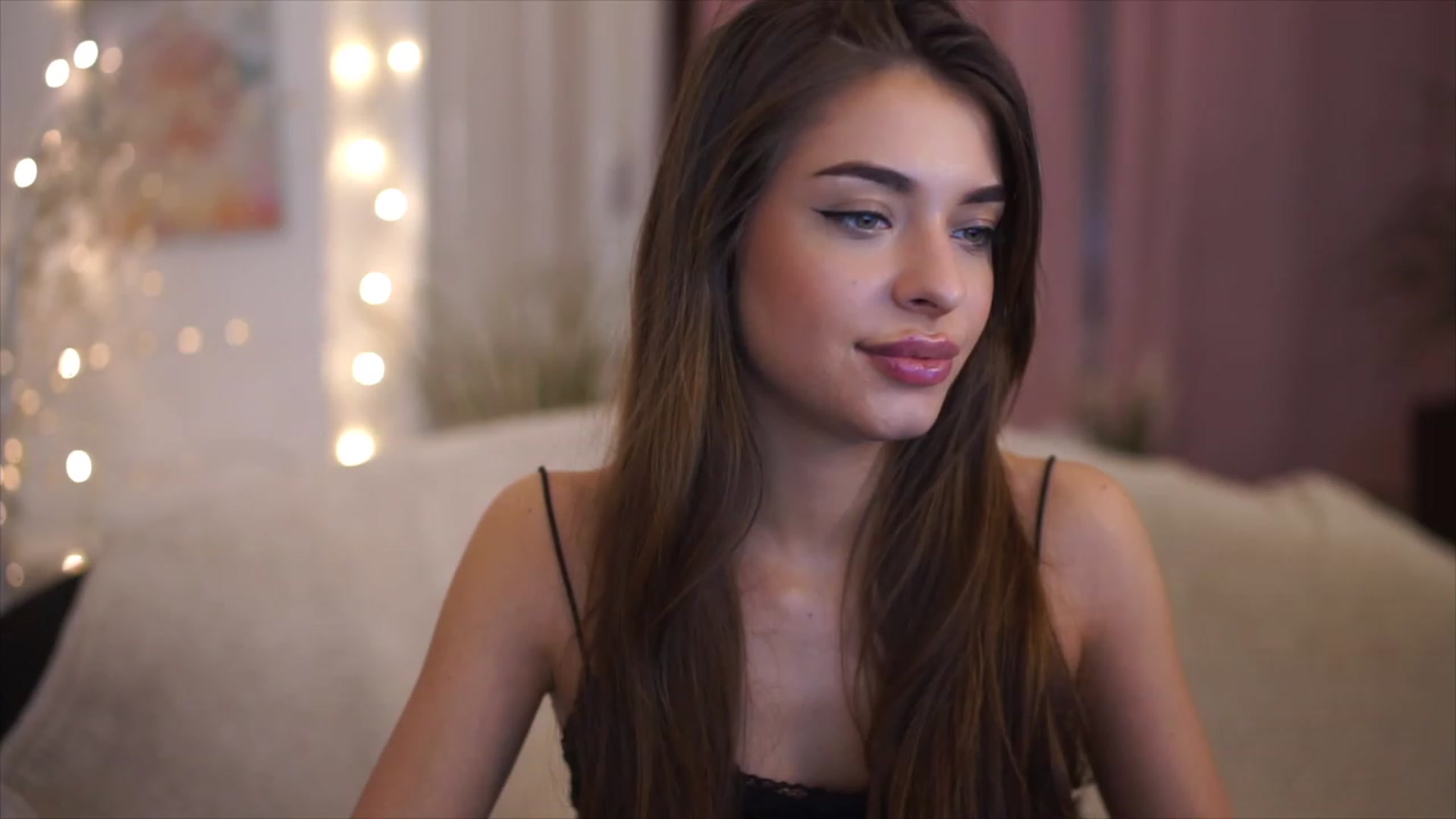Gallery image thumbnail from Patrascanu333's myfreecams stream on, 12/27/2022, 16:56 image 12 of 20