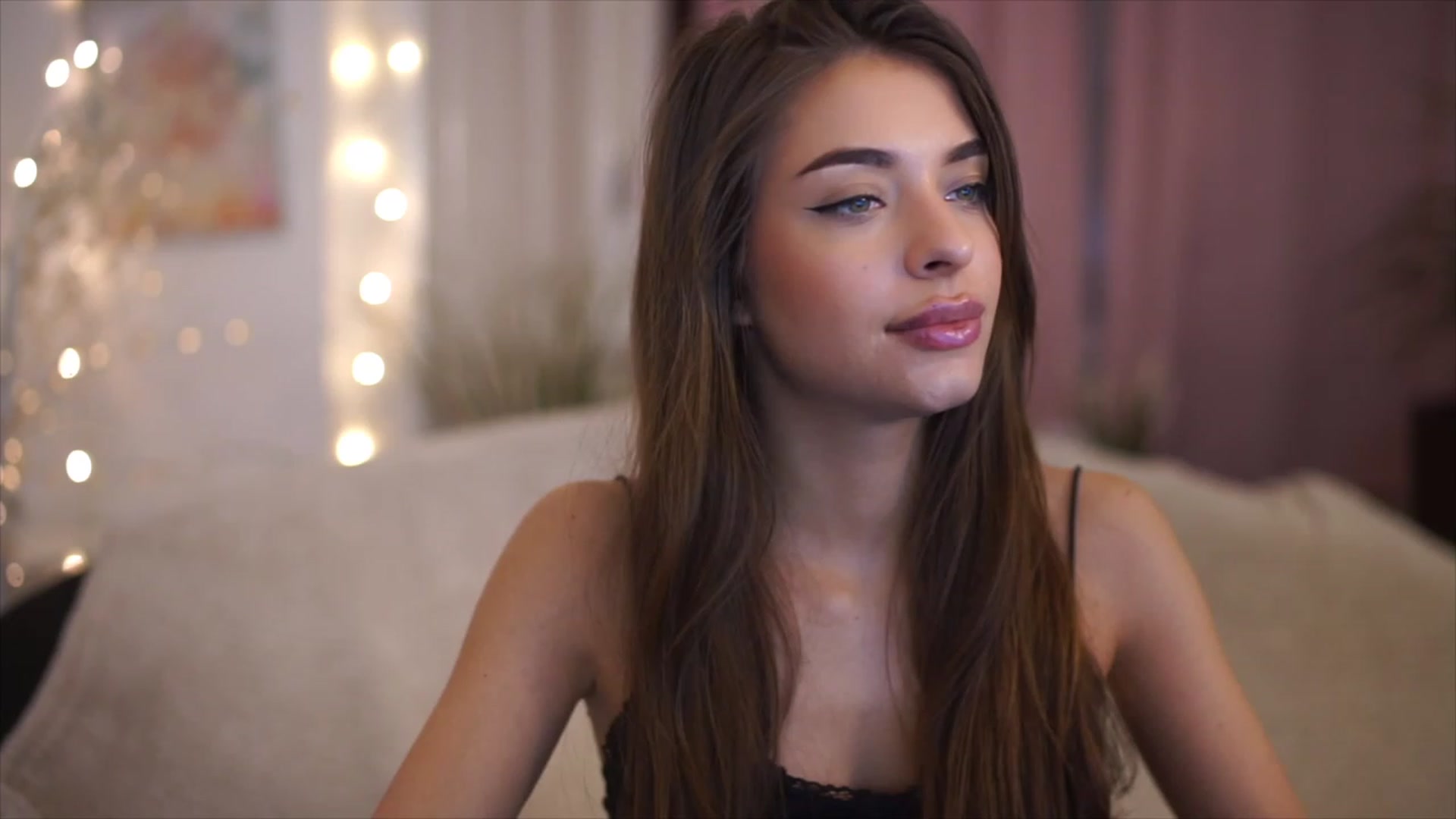 Gallery image thumbnail from Patrascanu333's myfreecams stream on, 12/27/2022, 16:56 image 15 of 20