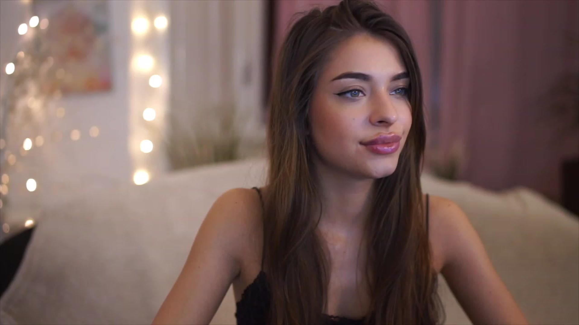 Gallery image thumbnail from Patrascanu333's myfreecams stream on, 12/27/2022, 16:56 image 17 of 20