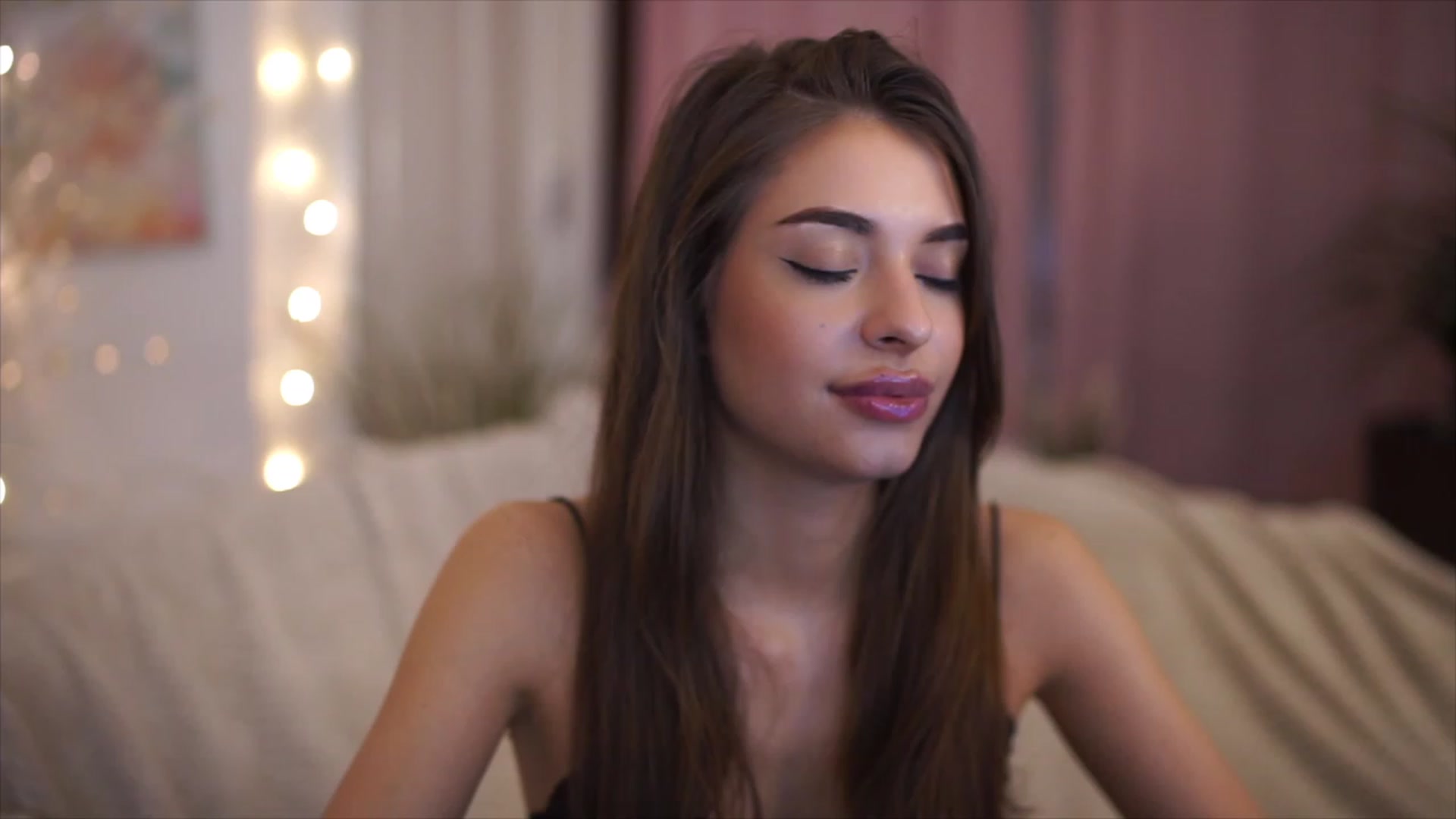 Gallery image thumbnail from Patrascanu333's myfreecams stream on, 12/27/2022, 17:53 image 8 of 20