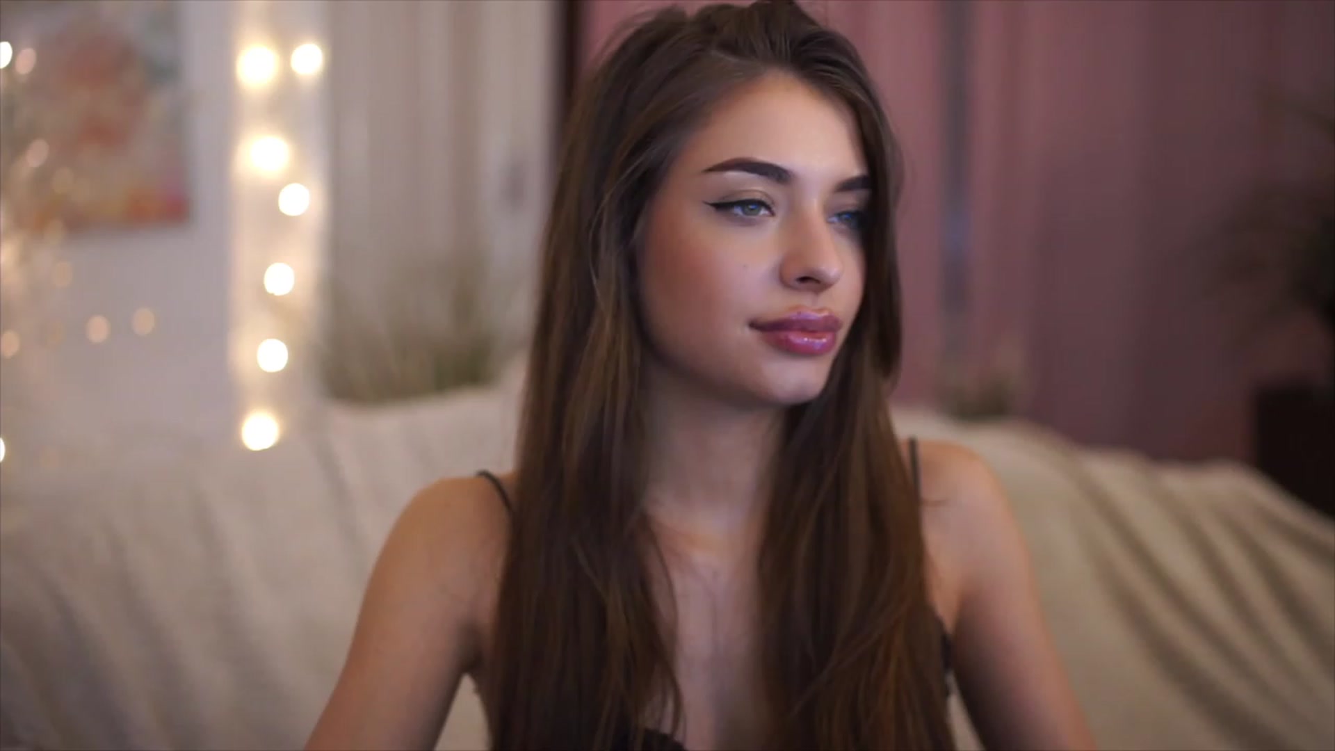 Gallery image thumbnail from Patrascanu333's myfreecams stream on, 12/27/2022, 17:53 image 14 of 20