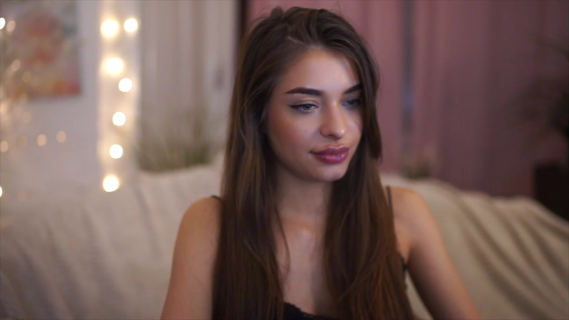 Gallery image thumbnail from Patrascanu333's myfreecams stream on, 12/27/2022, 17:53 image 15 of 20