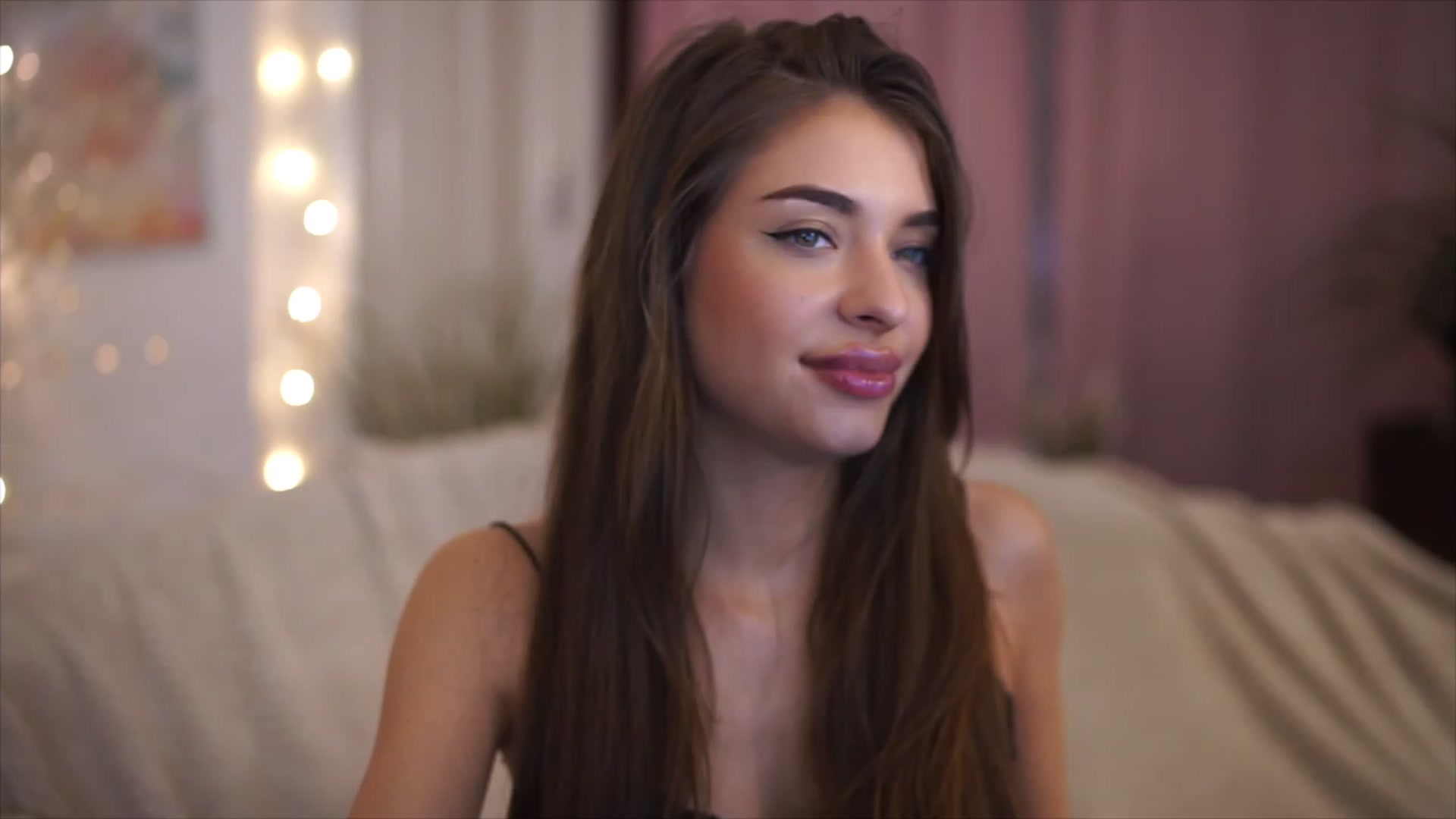 Gallery image thumbnail from Patrascanu333's myfreecams stream on, 12/27/2022, 17:53 image 16 of 20