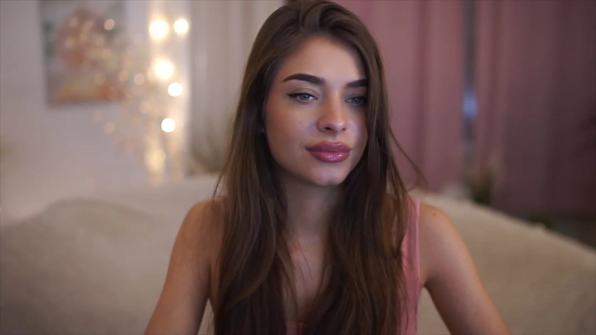 Gallery image thumbnail from Patrascanu333's myfreecams stream on, 01/02/2023, 15:57 image 16 of 20