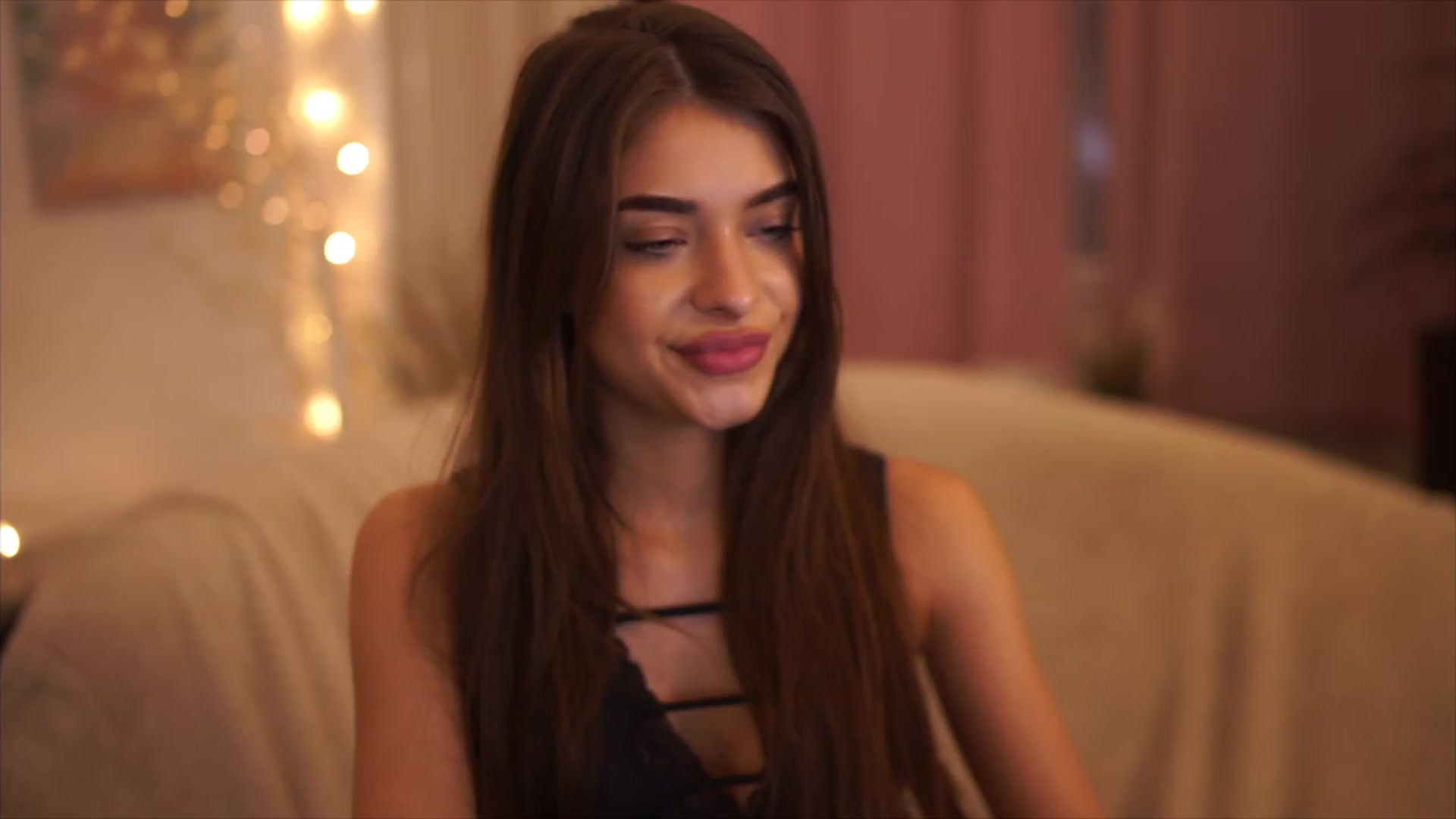 Gallery image thumbnail from Patrascanu333's myfreecams stream on, 01/03/2023, 18:00 image 14 of 20