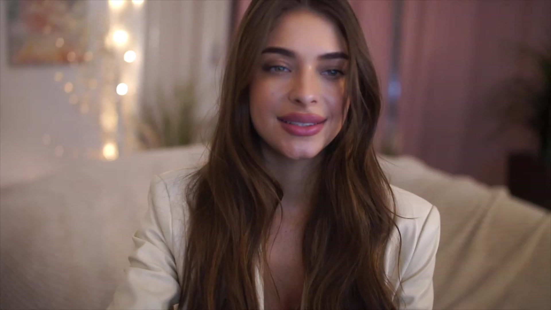 Gallery image thumbnail from Patrascanu333's myfreecams stream on, 01/08/2023, 21:08 image 2 of 20