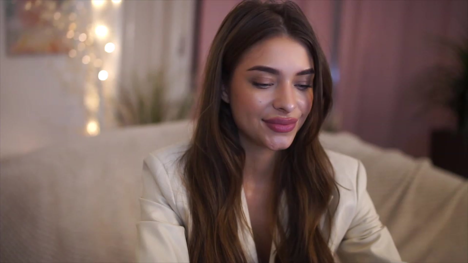 Gallery image thumbnail from Patrascanu333's myfreecams stream on, 01/08/2023, 21:08 image 14 of 20