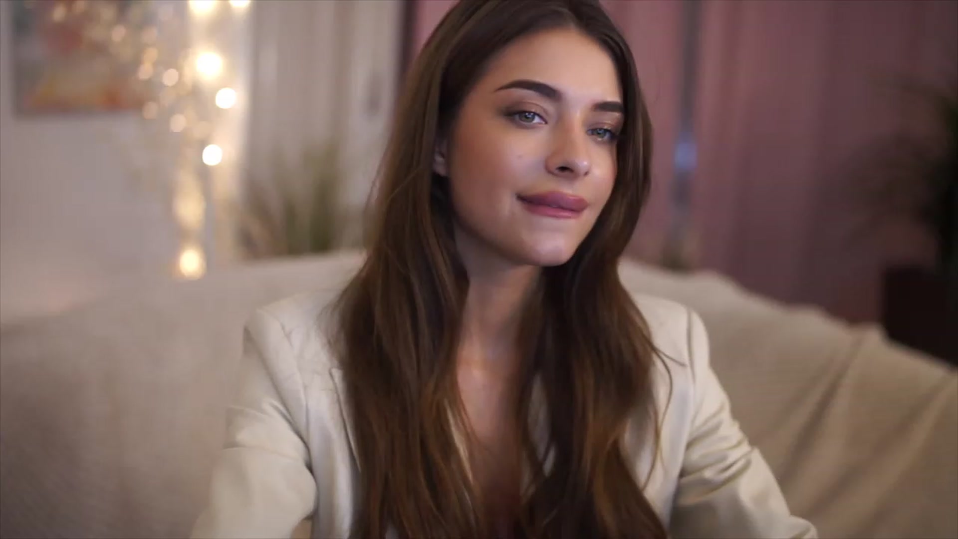 Gallery image thumbnail from Patrascanu333's myfreecams stream on, 01/08/2023, 21:08 image 13 of 20