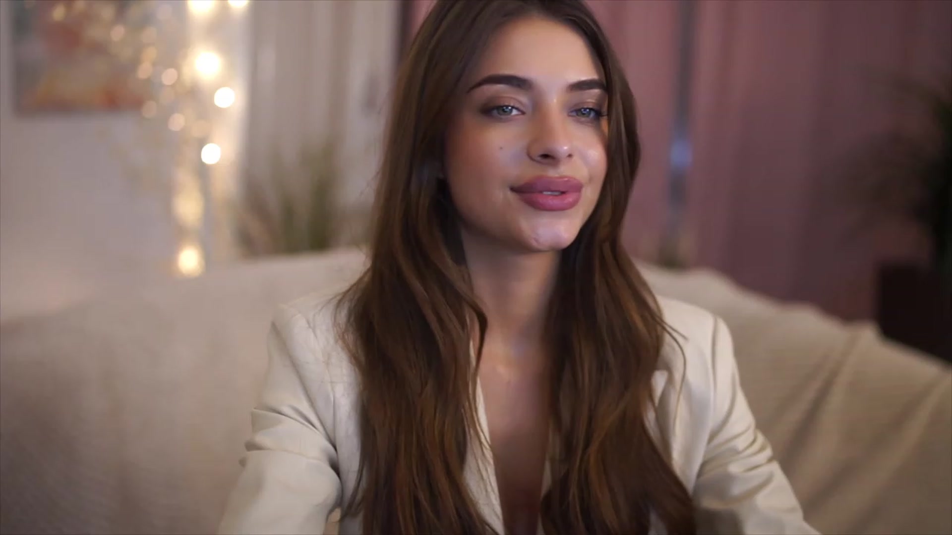 Gallery image thumbnail from Patrascanu333's myfreecams stream on, 01/08/2023, 21:08 image 6 of 20
